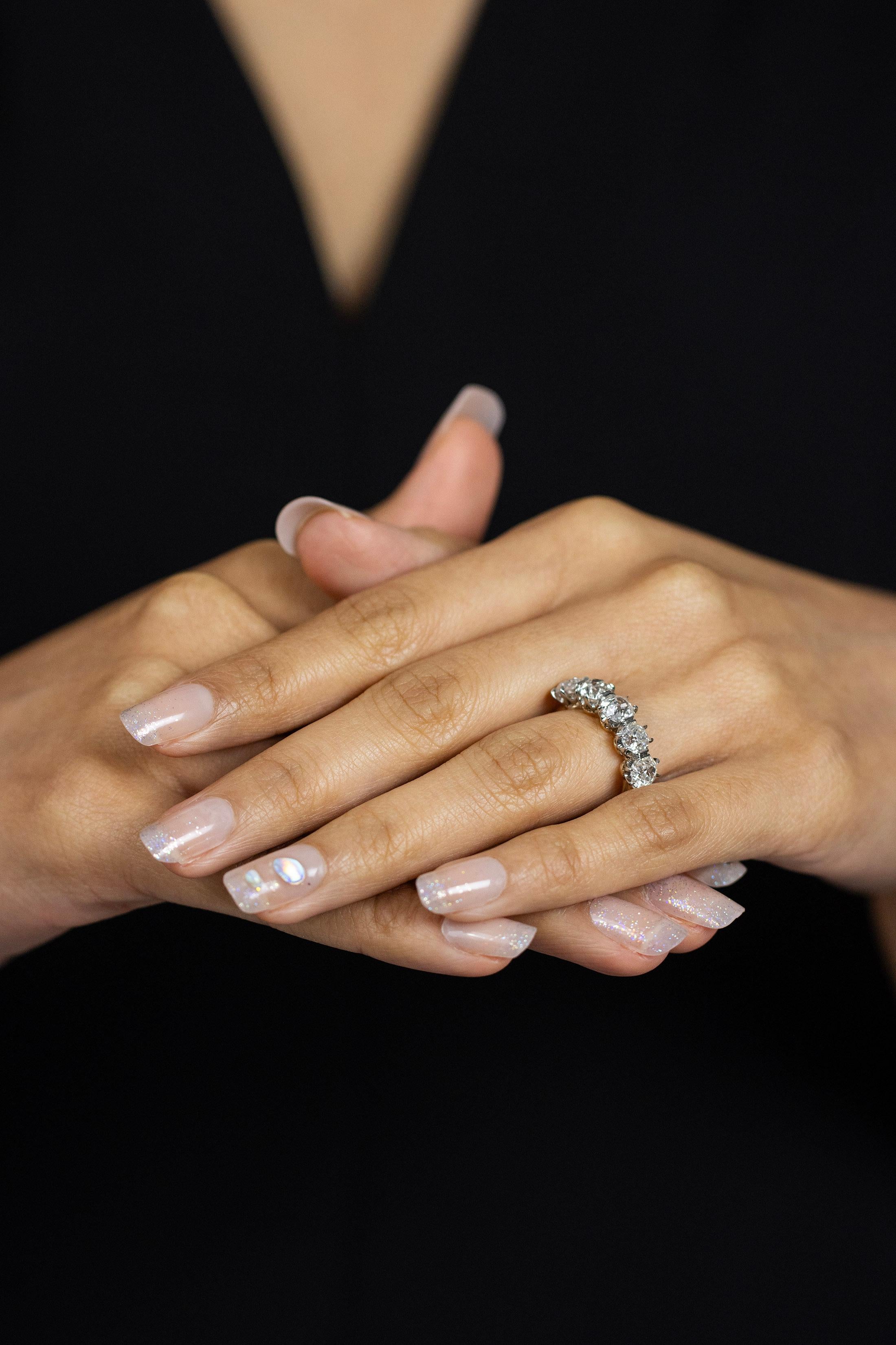 Roman Malakov Alianza de boda de cinco piedras con diamantes talla antigua total de 2,96 quilates en Nuevo estado para la venta en New York, NY