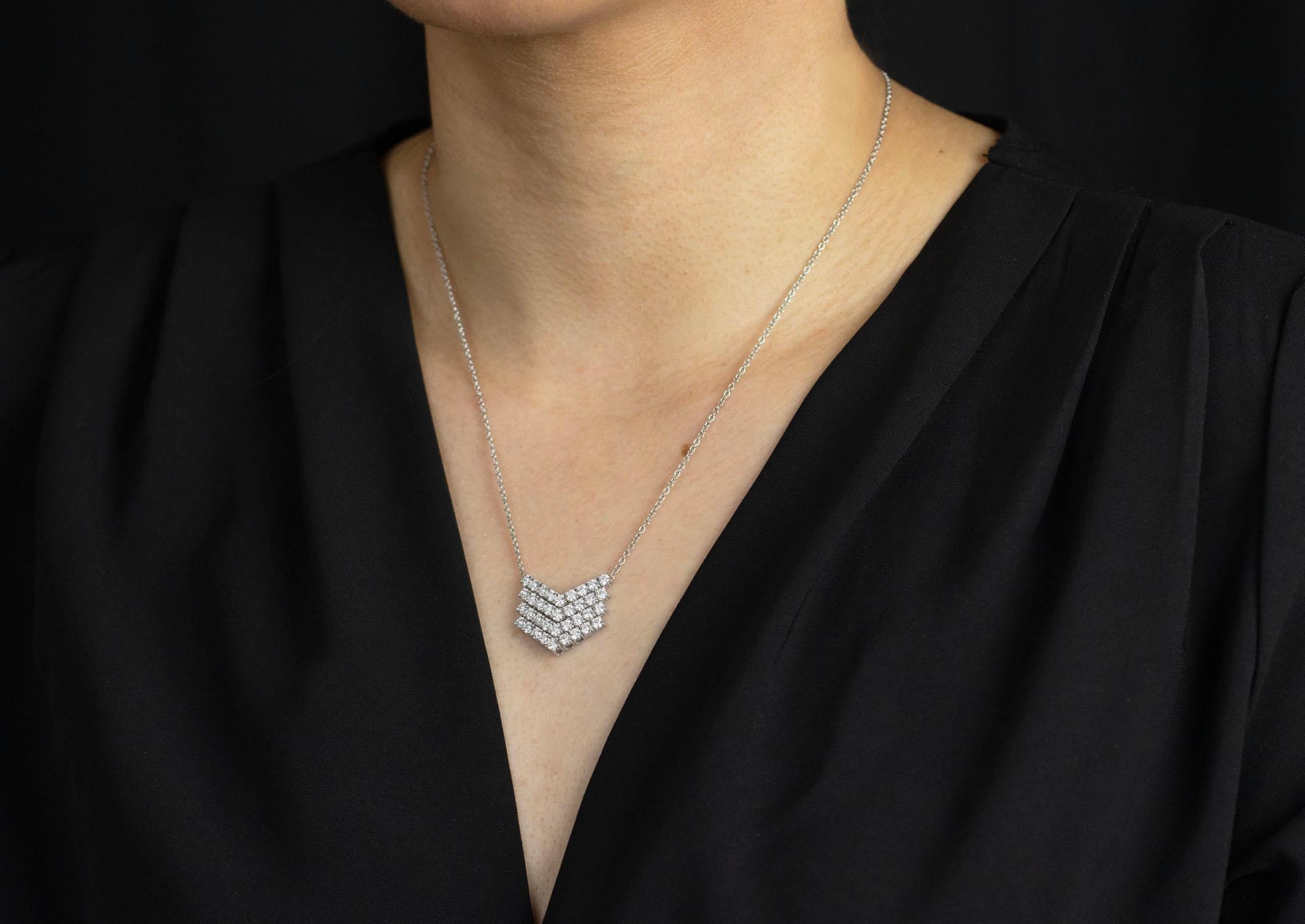 Roman Malakov Halskette mit Anhänger, 2,96 Karat runder Diamant im Chevron-Muster im Zustand „Neu“ im Angebot in New York, NY