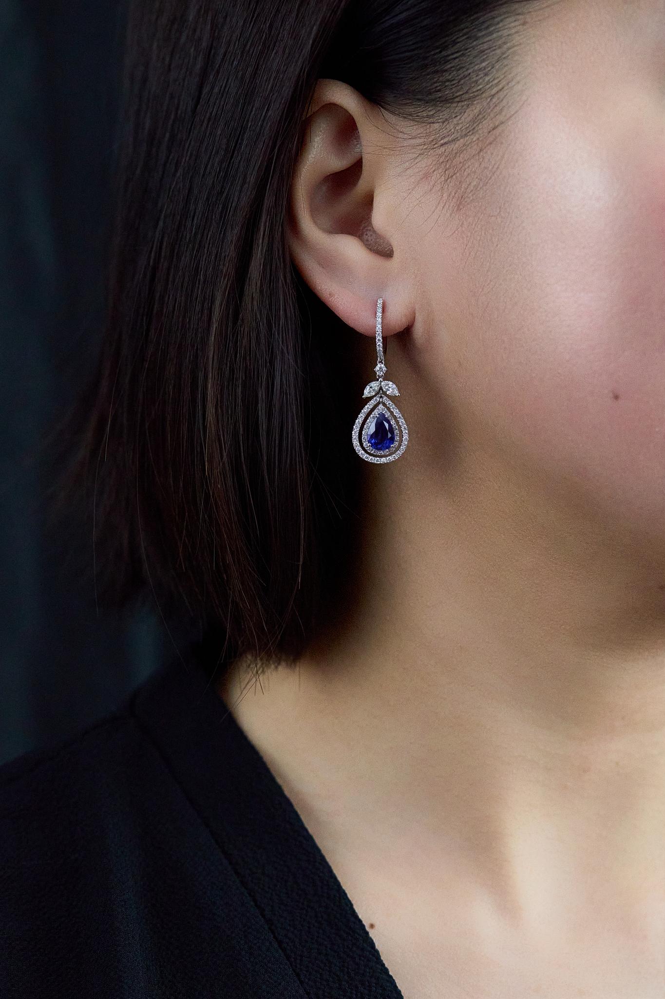 Roman Malakov Diamonds Orecchini con zaffiro e diamante a doppio anello da 3,02 carati In condizioni Nuovo in vendita a New York, NY