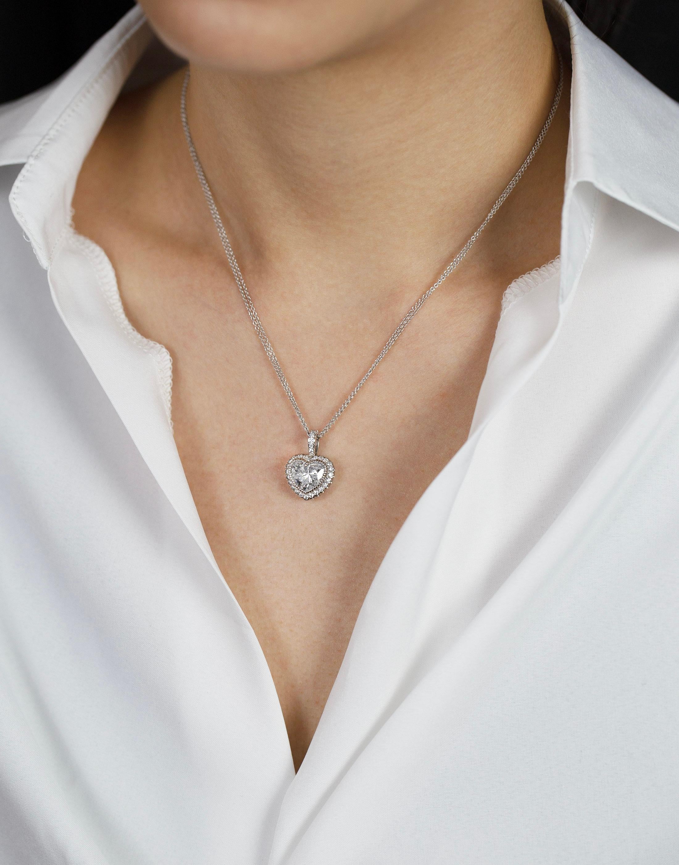 Roman Malakov, collier à pendentif halo de diamants en forme de cœur de 3,05 carats Neuf - En vente à New York, NY