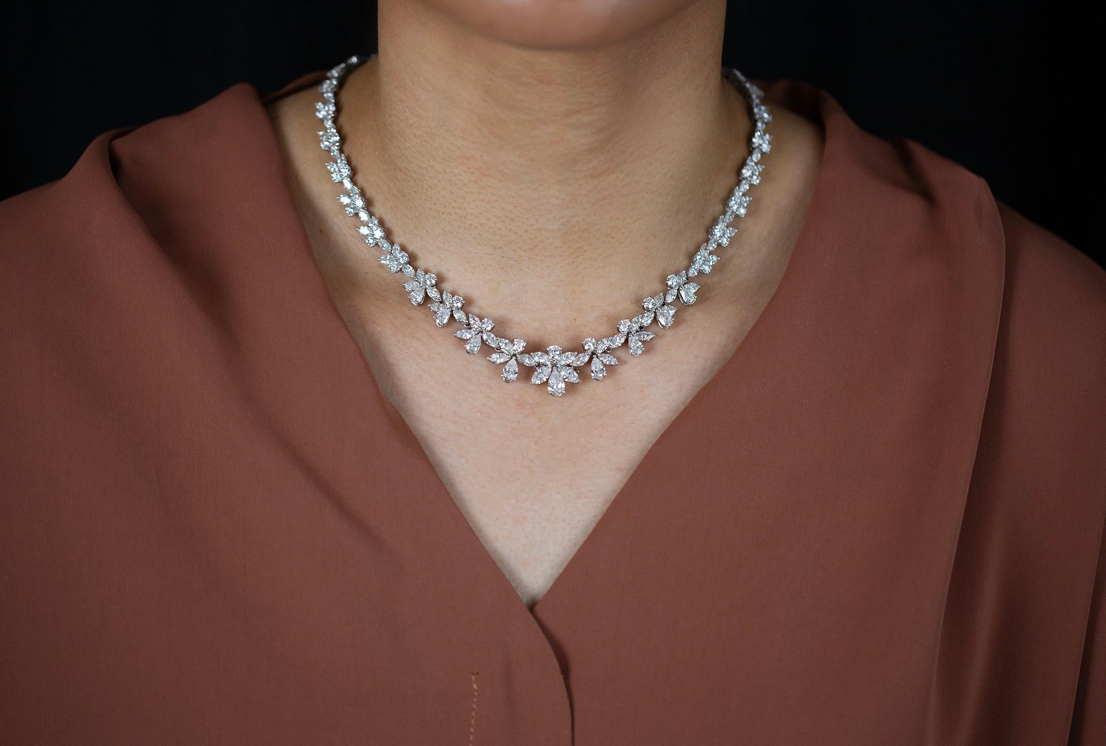 Contemporary Roman Malakov 30.56 Carats Total Mixed-Cut Diamond Collar Necklace in White Gold For Sale