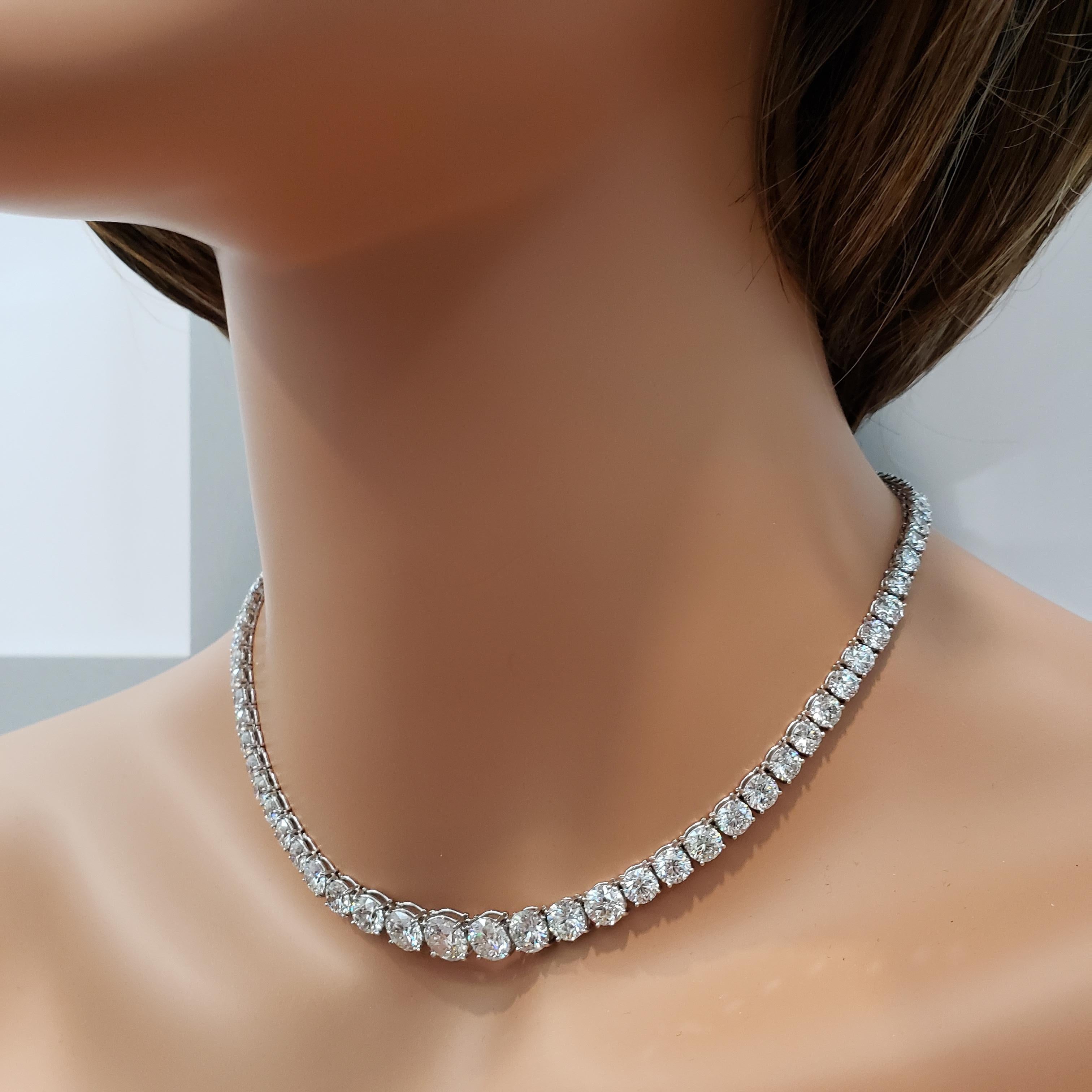 Roman Malakov 30.68 Carat Round Diamond Riviere Tennis Necklace In New Condition In New York, NY