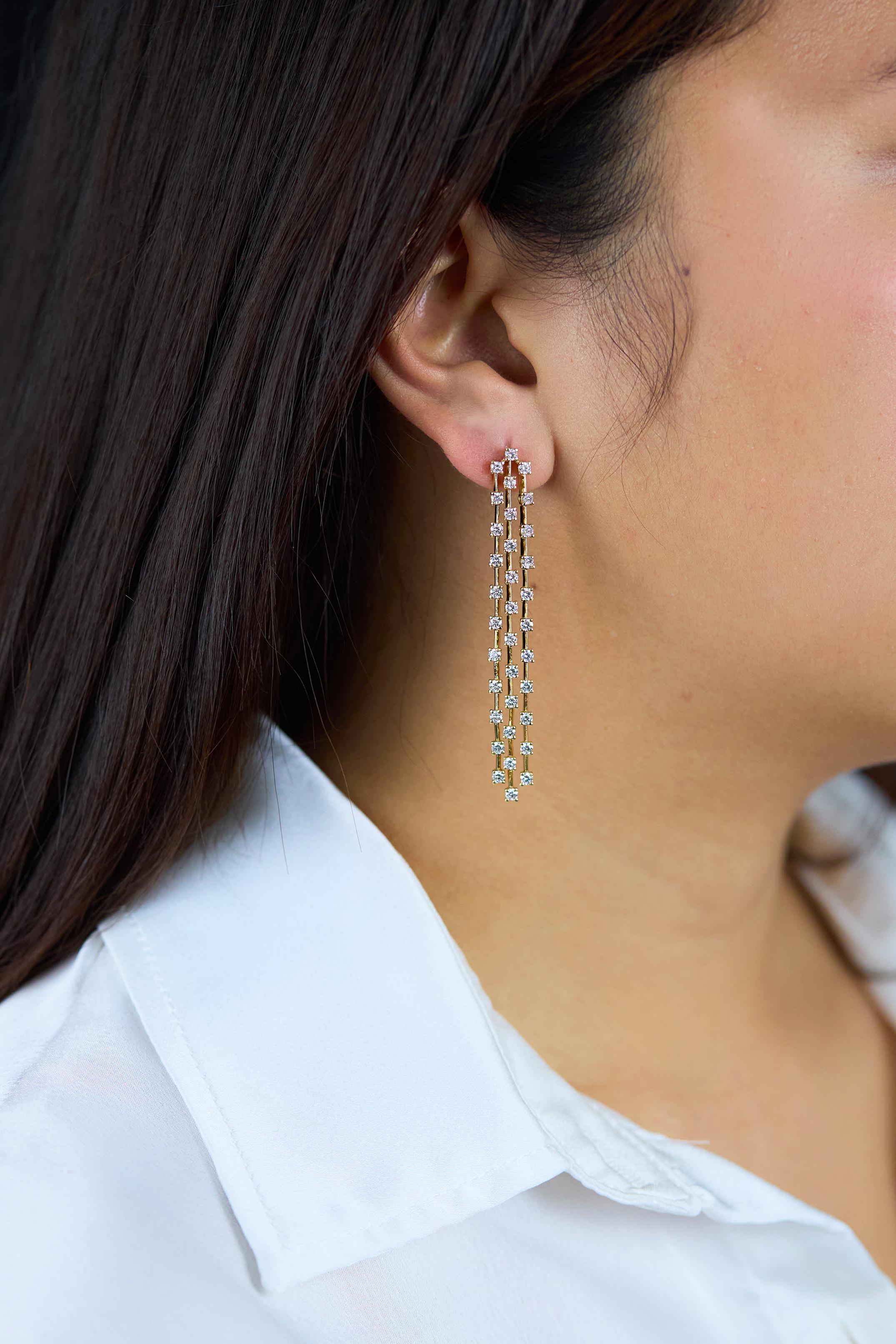 Contemporain Roman Malakov, boucles d'oreilles chandelier à trois rangées de diamants taille ronde de 3,10 carats au total en vente