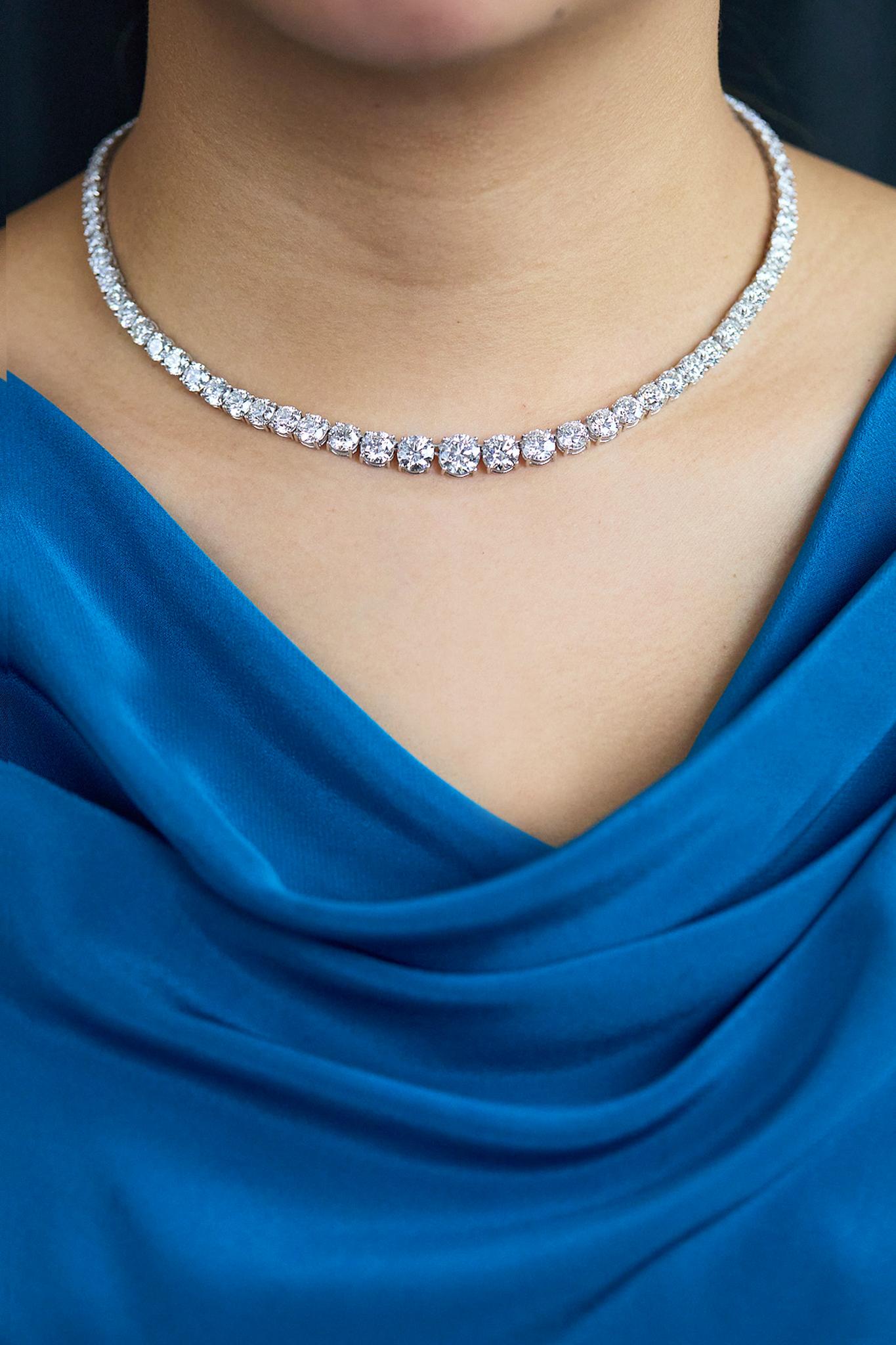 Donna Roman Malakov Diamonds 31.46 carati totali di diamanti rotondi taglio Brilliante Collana Riviera in vendita