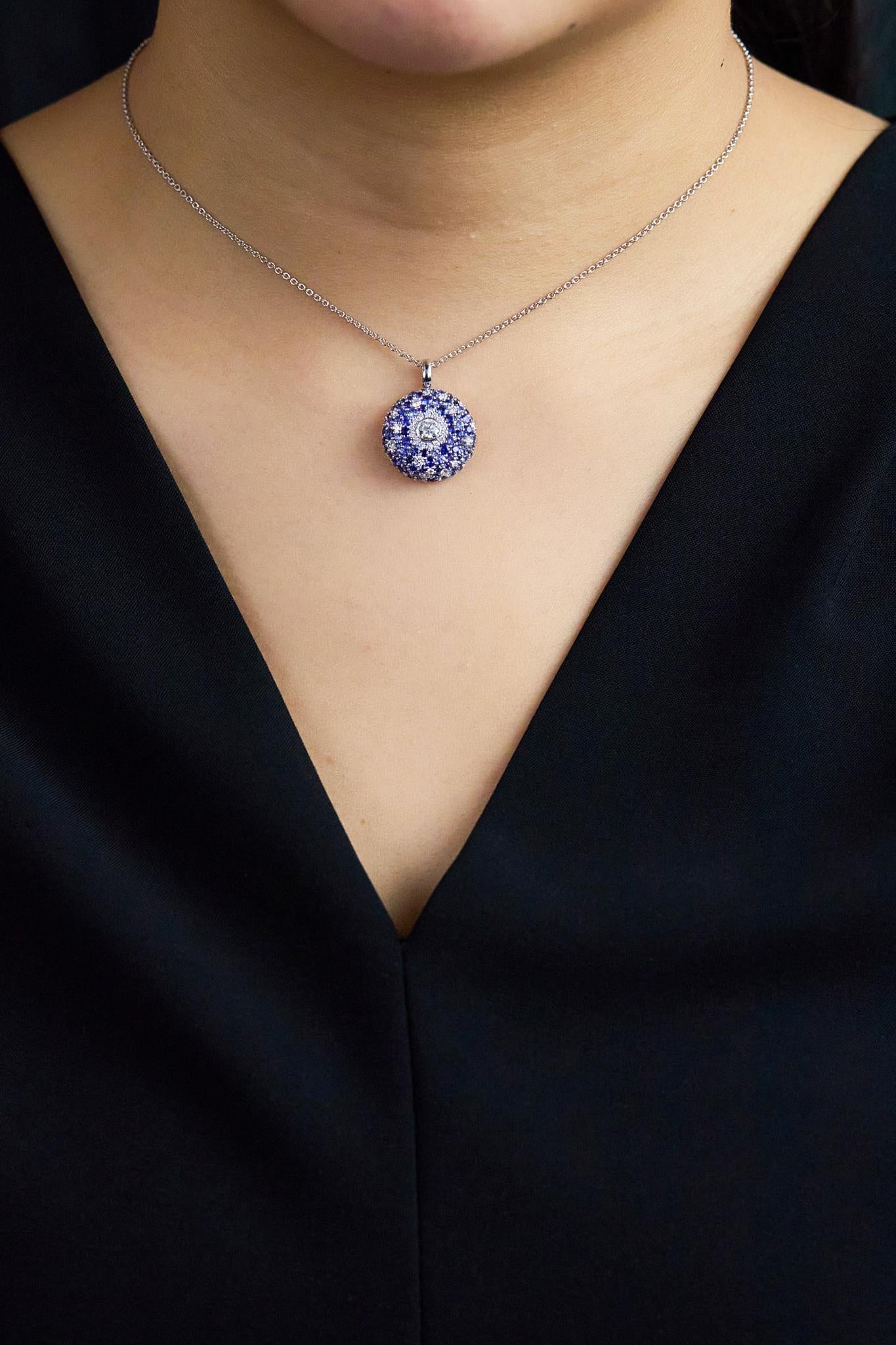 Collana con diamanti e zaffiri taglio rotondo da 3,17 carati totali in vendita 2