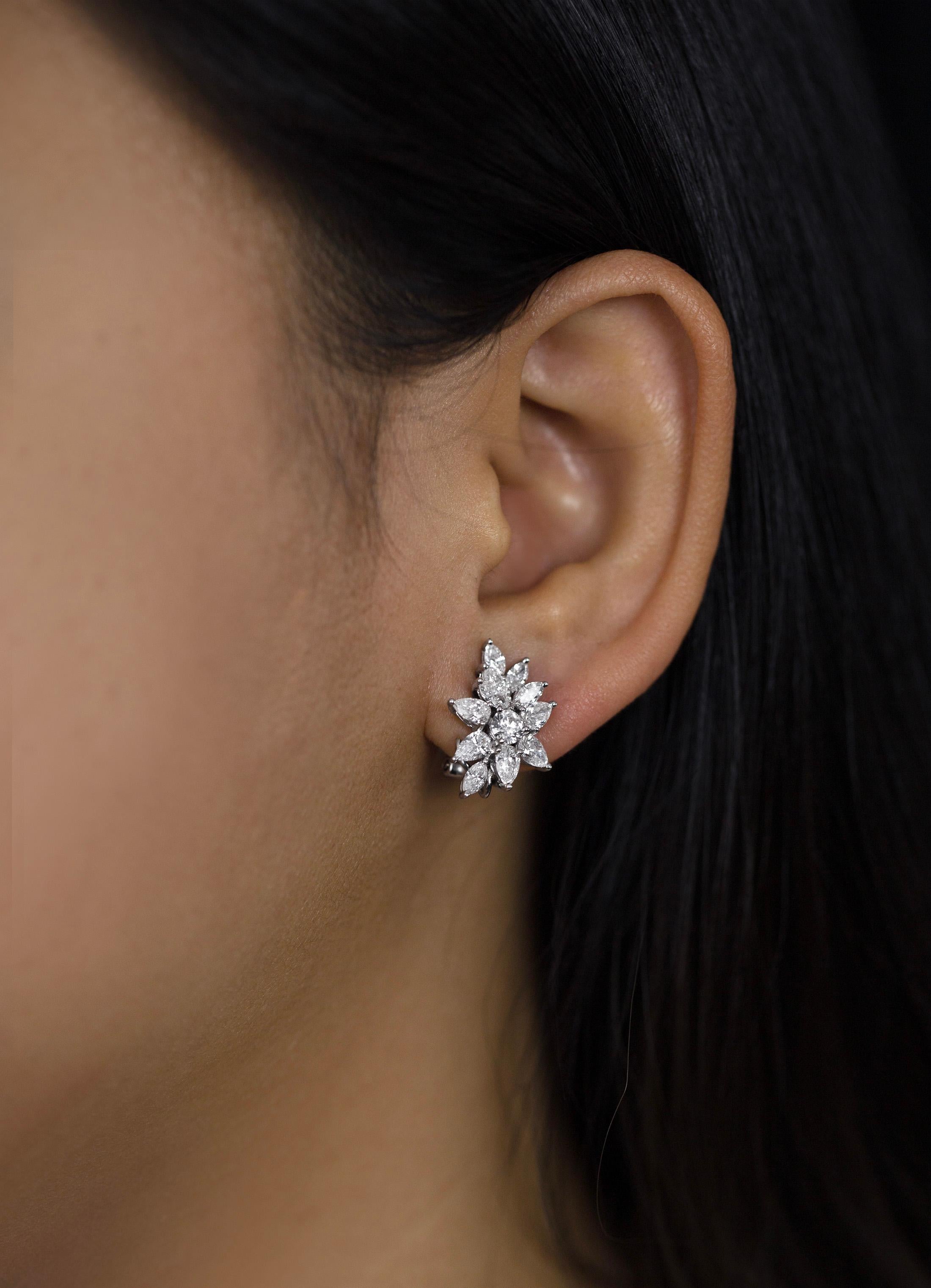 Taille mixte Roman Malakov, boucles d'oreilles en grappe de diamants de forme fantaisie de 3,21 carats au total en vente