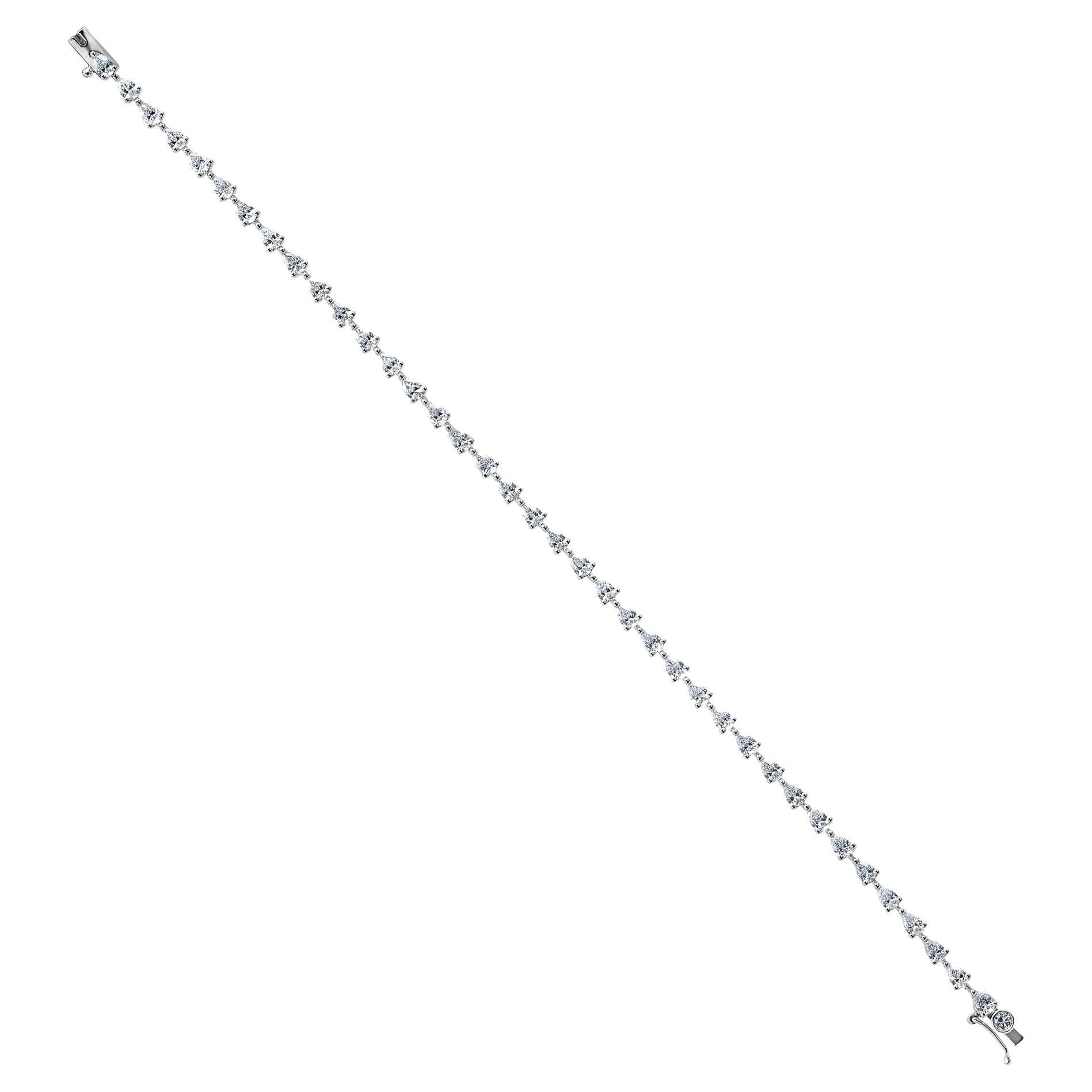 Roman Malakov Diamonds 3,34 carati totali di diamanti a forma di pera in oro bianco in vendita