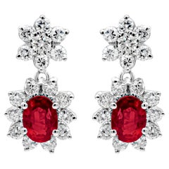 Pendants d'oreilles Roman Malakov avec rubis de taille ovale et diamants ronds de 3,44 carats au total
