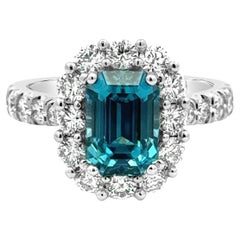 Roman Malakov Verlobungsring mit 3,45 Karat blauem Zirkon im Smaragdschliff und Diamanten