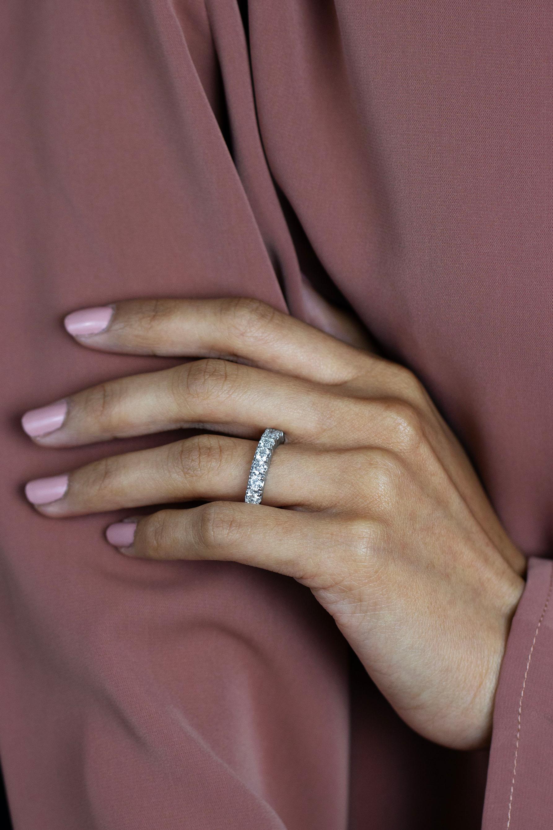 Roman Malakov Alianza de boda de eternidad con diamante redondo brillante total de 3.48 quilates en Nuevo estado para la venta en New York, NY