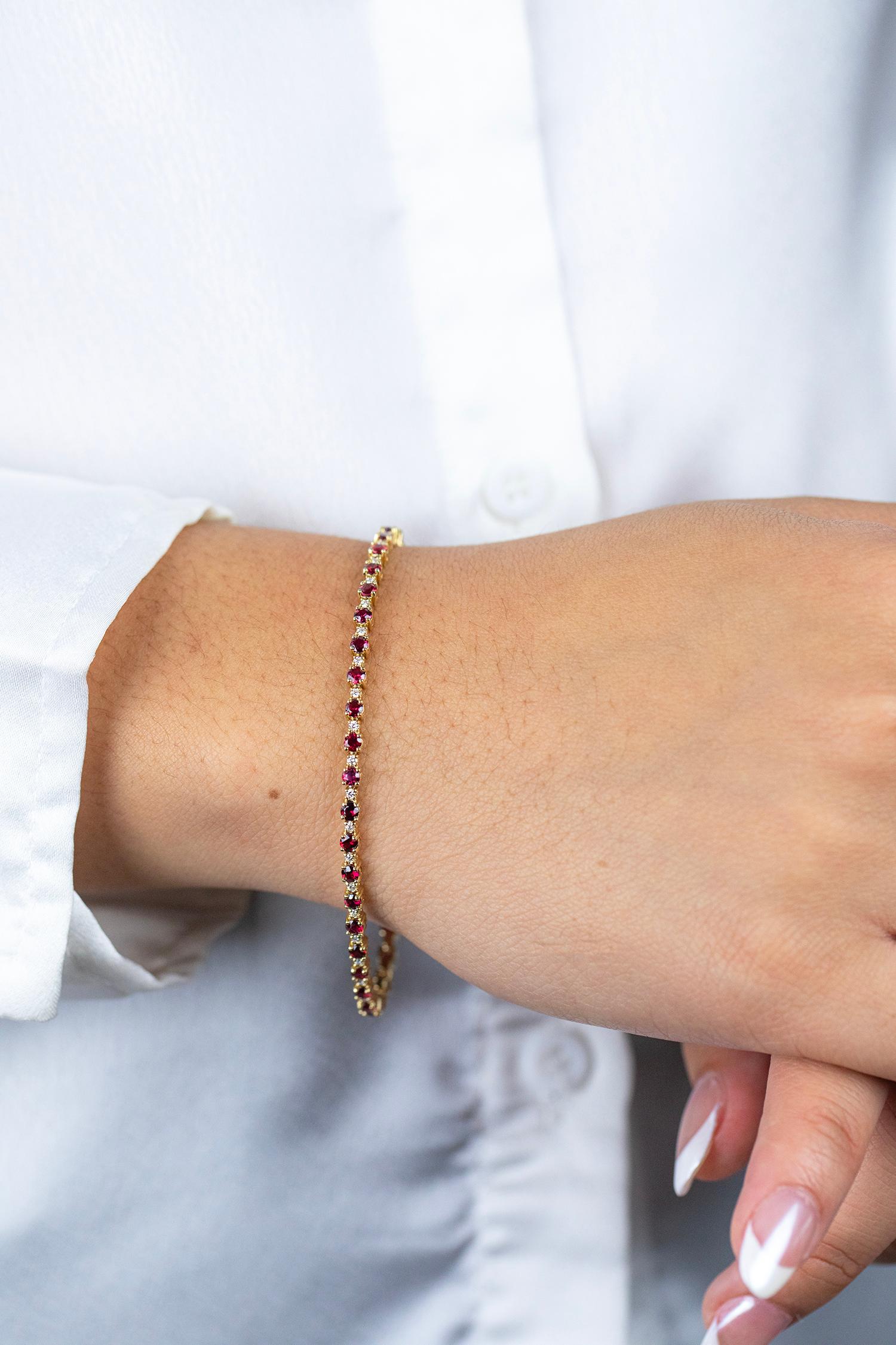 Contemporary Roman Malakov 3.52 Carats Total Round Cut Ruby & Diamond Tennis Bracelet For Sale