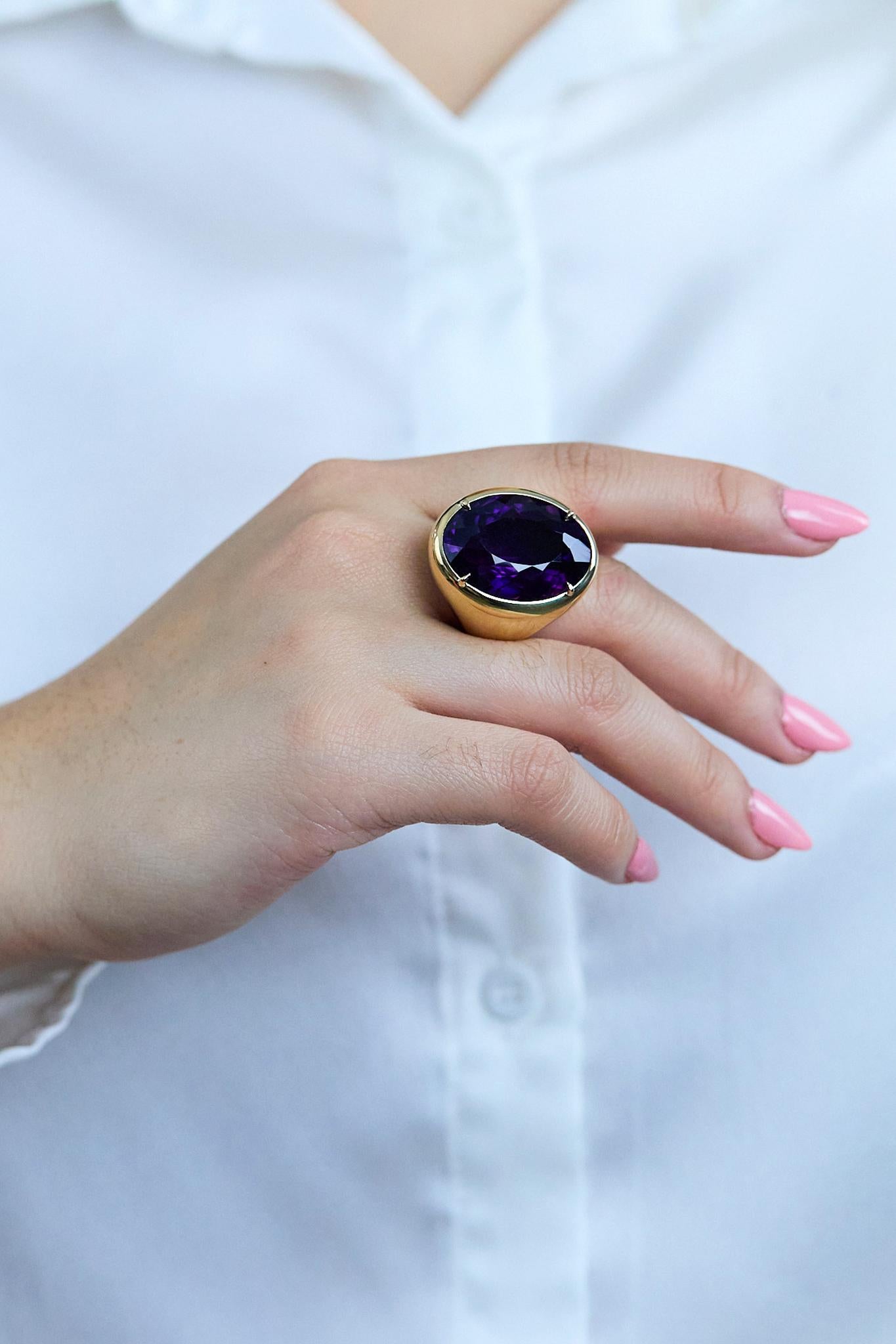 Roman Malakov Bague cocktail en or jaune 18 carats avec améthyste ovale de 37,76 carats en vente 1