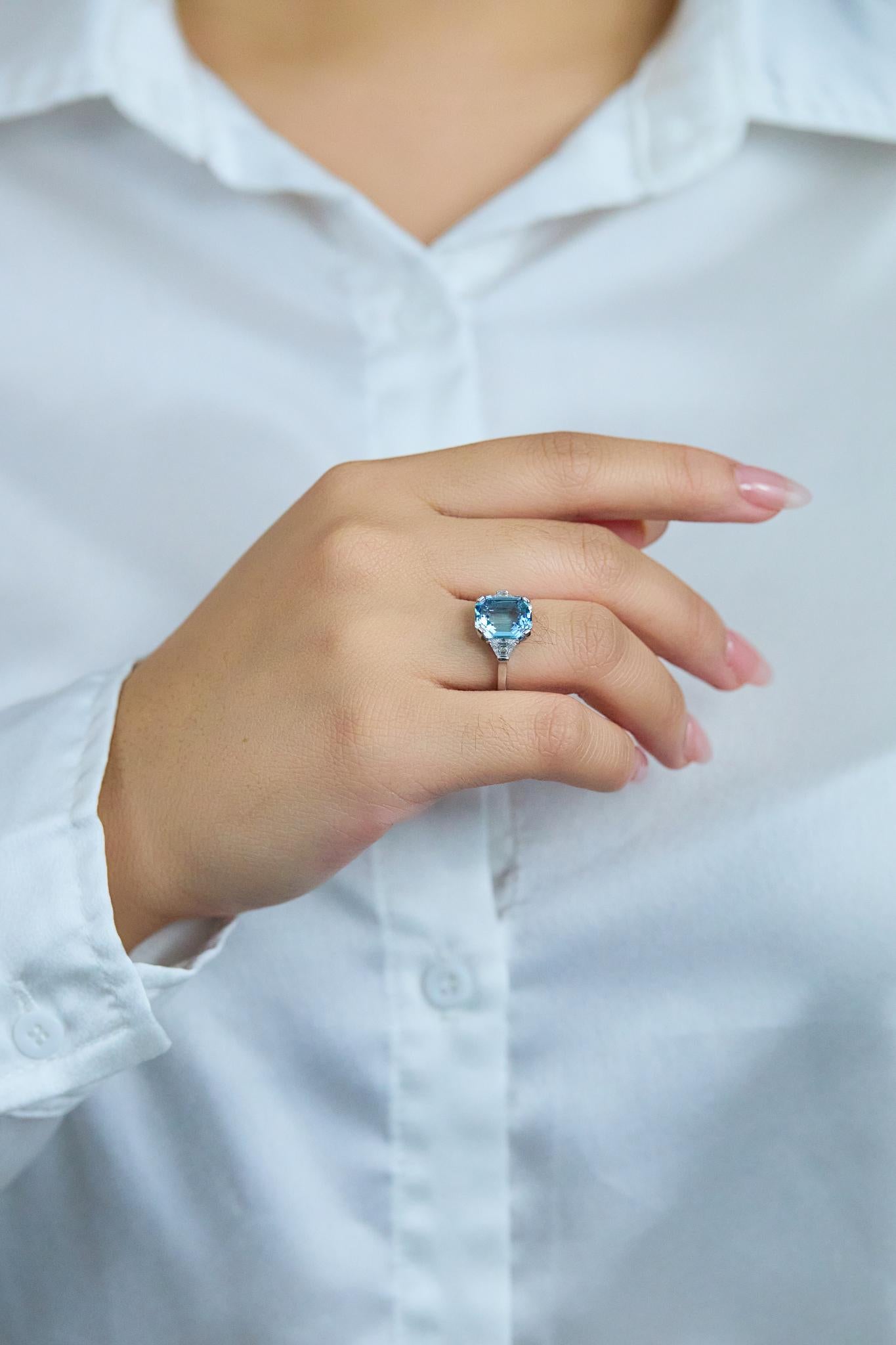 Roman Malakov 3,84 Karat Aquamarin im Smaragdschliff und Diamant-Verlobungsring im Zustand „Neu“ im Angebot in New York, NY