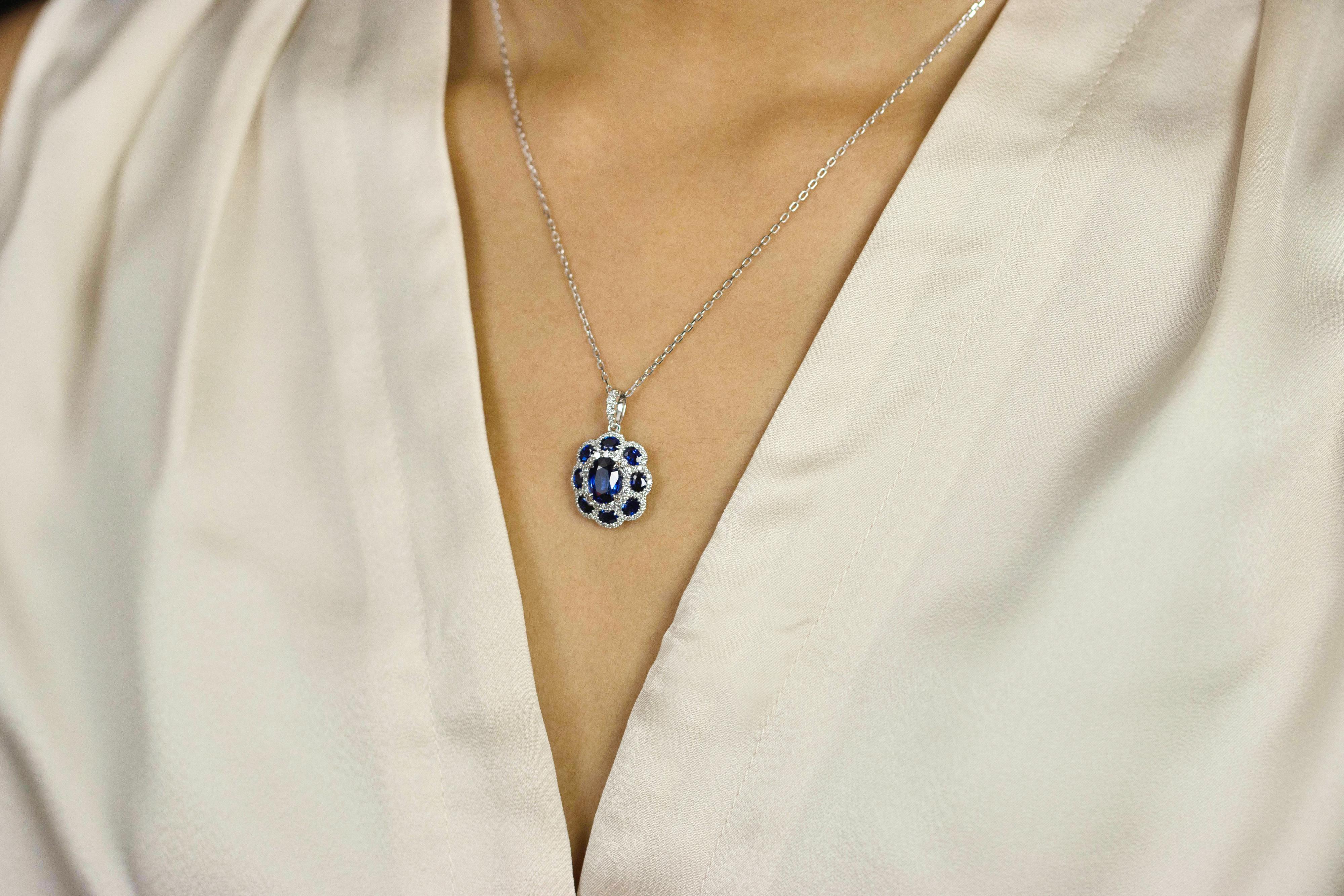 Roman Malakov 3.88 Carats Oval Cut Blue Sapphire and Diamond Pendant Necklace For Sale 1