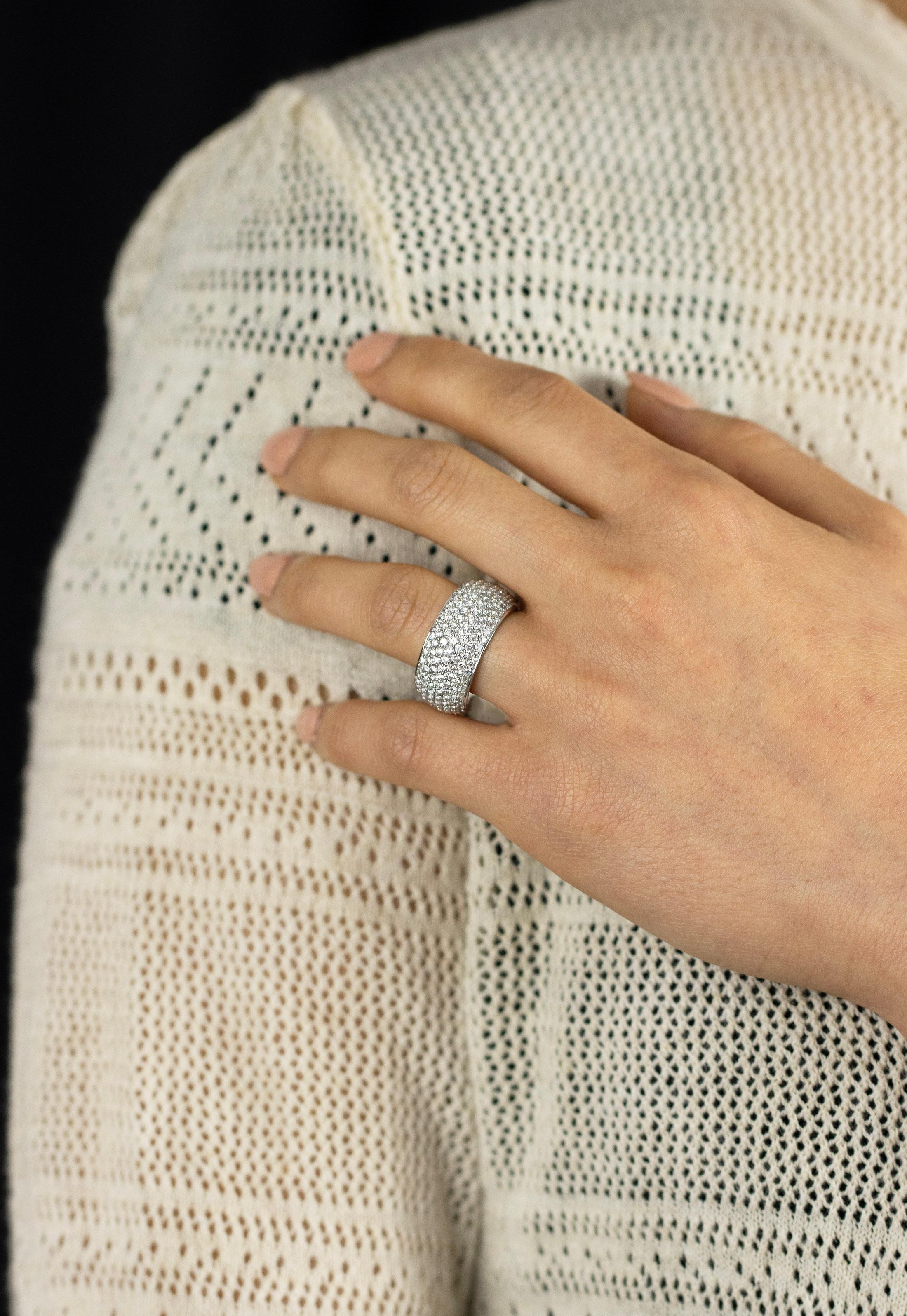Modern Roman Malakov 4.06 Carat Round Brilliant Cut Diamond Seven-Row Dome Wedding Band For Sale