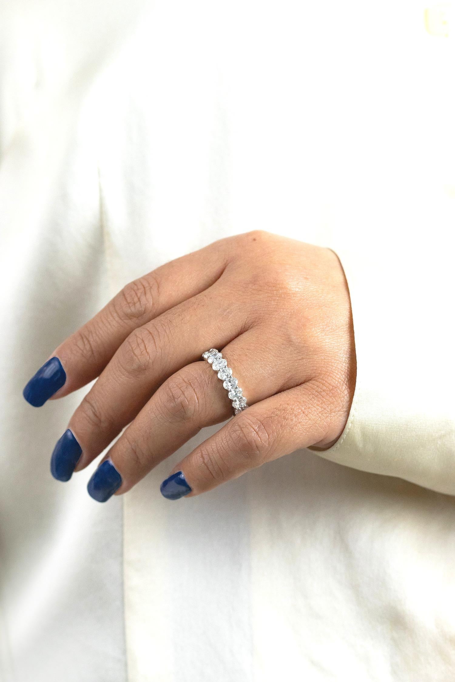 Women's Roman Malakov 4.09 Carats Total Oval Cut Diamond Eternity Wedding Band Ring For Sale