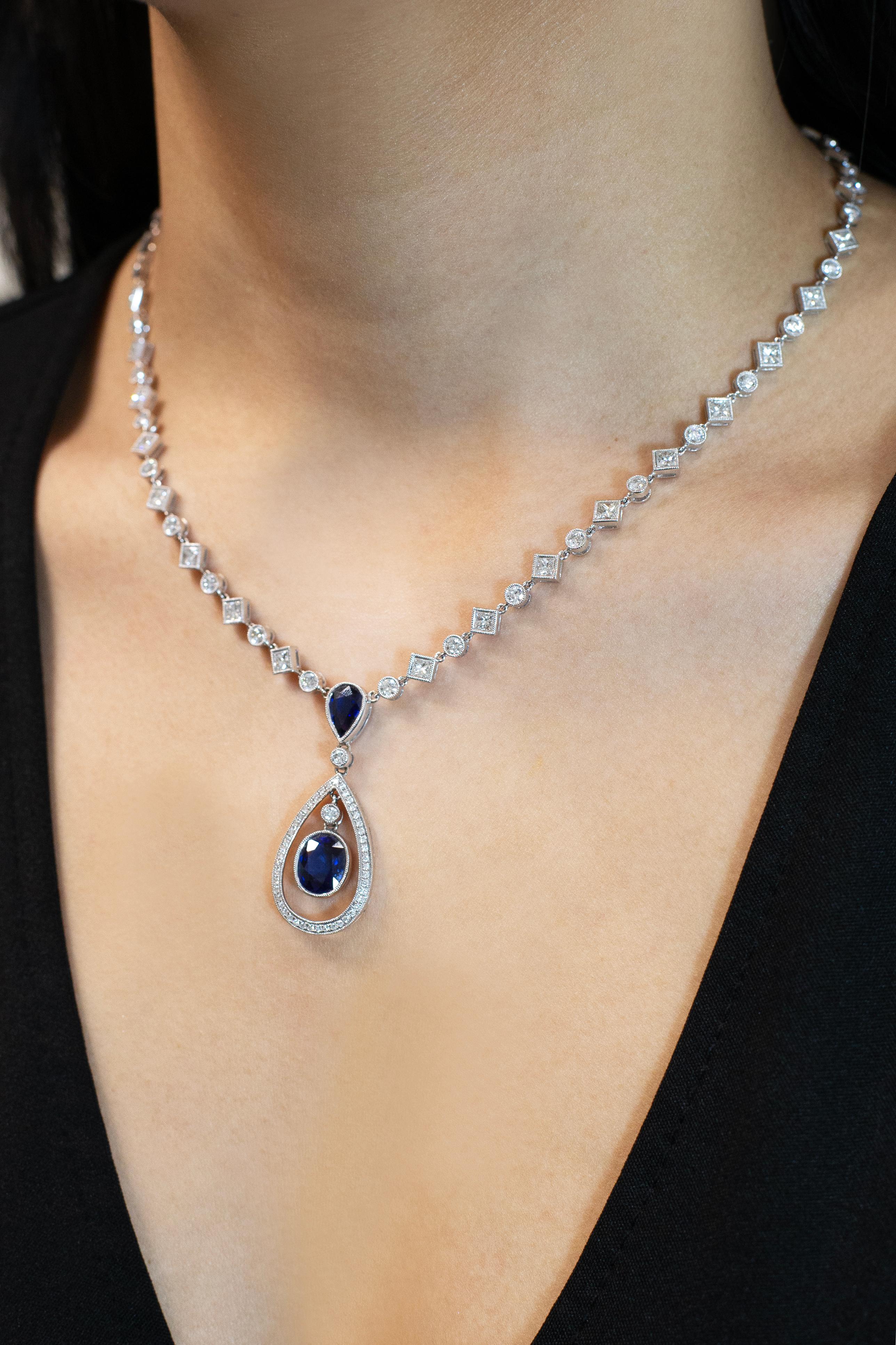 Taille mixte Roman Malakov, collier pendant avec saphir bleu de 4,29 carats et halo de diamants en vente