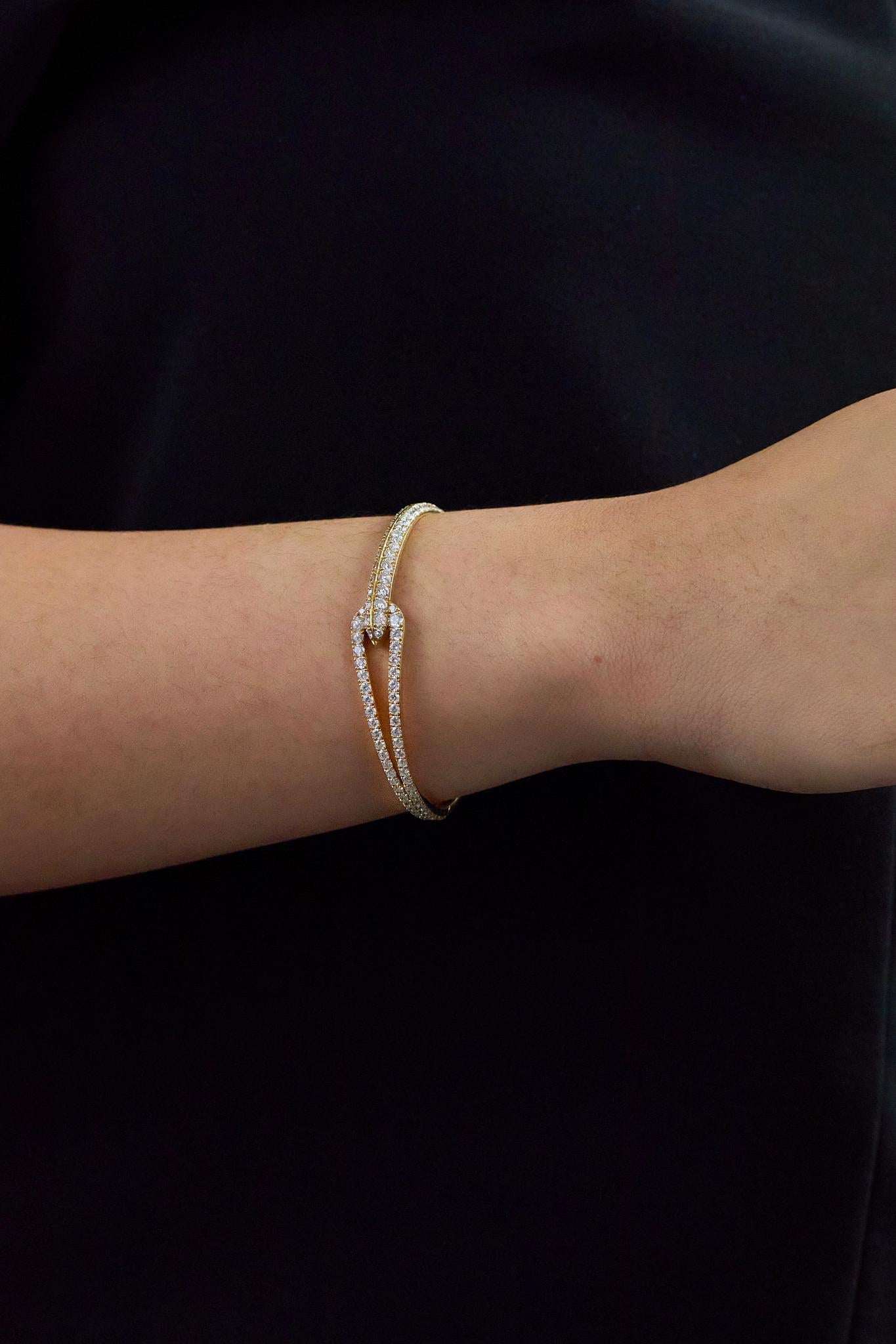 4.42 Carats Total Round Brilliant Cut Diamond Cuff Bangle Bracelet en vente 1