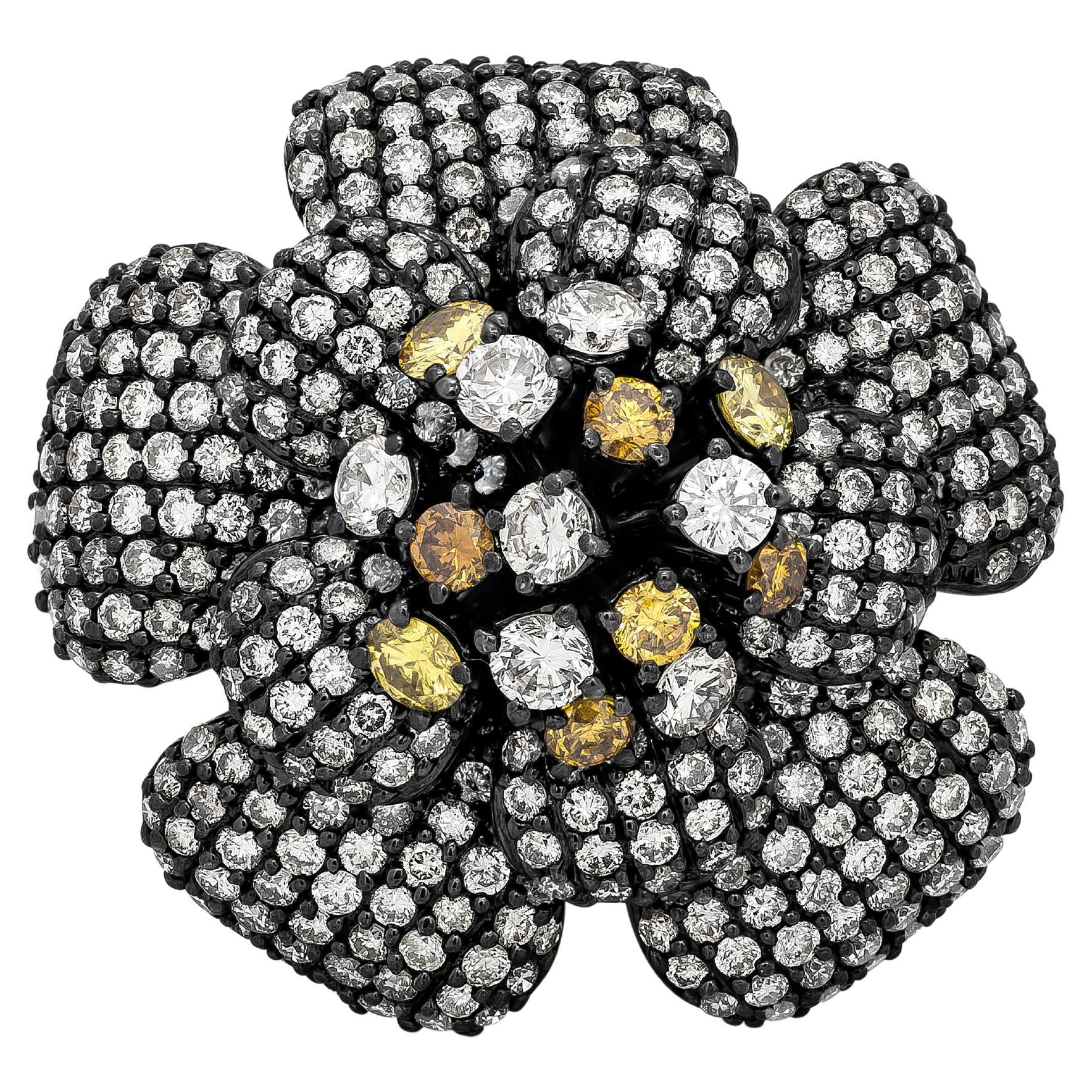 Roman Malakov Bague à fleurs en diamants blancs et diamants ronds de couleur fantaisie de 4,53 carats  en vente