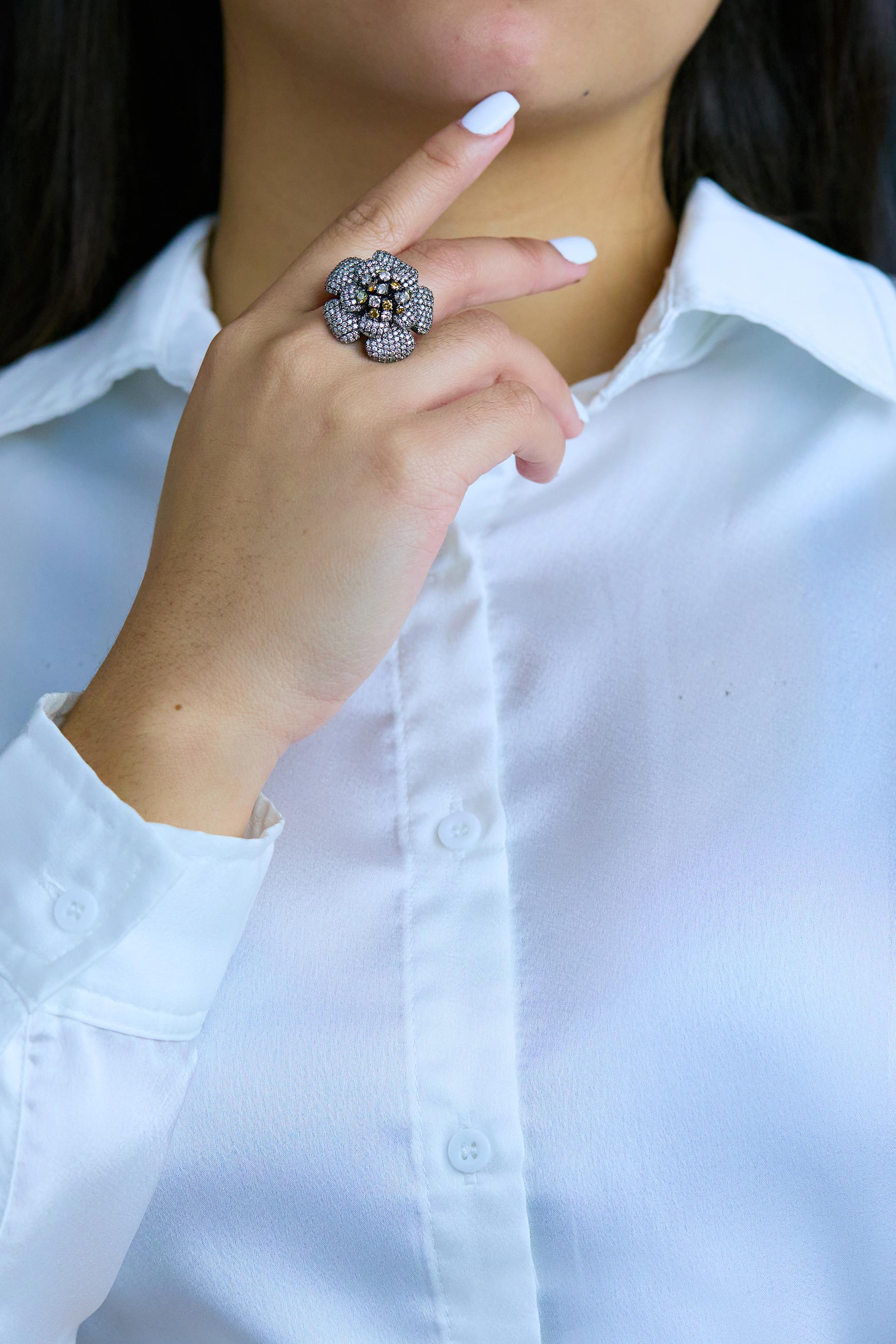 Contemporary Roman Malakov 4.53 Carat Round Cut Fancy Color & White Diamond Cocktail Ring For Sale