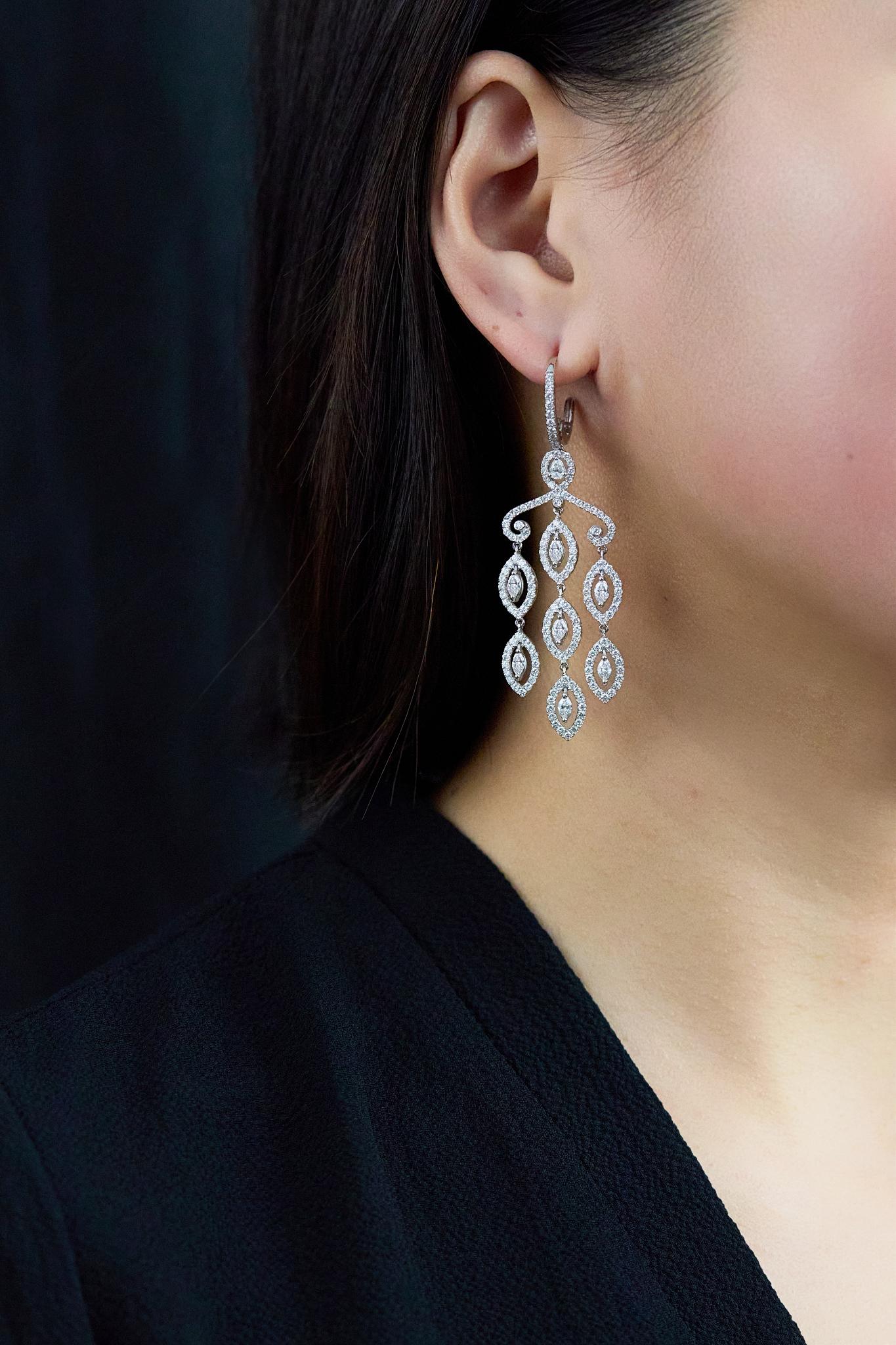 Roman Malakov 4,56 Karat Diamant-Halo-Kronleuchter-Ohrringe mit gemischtem Schliff Damen im Angebot