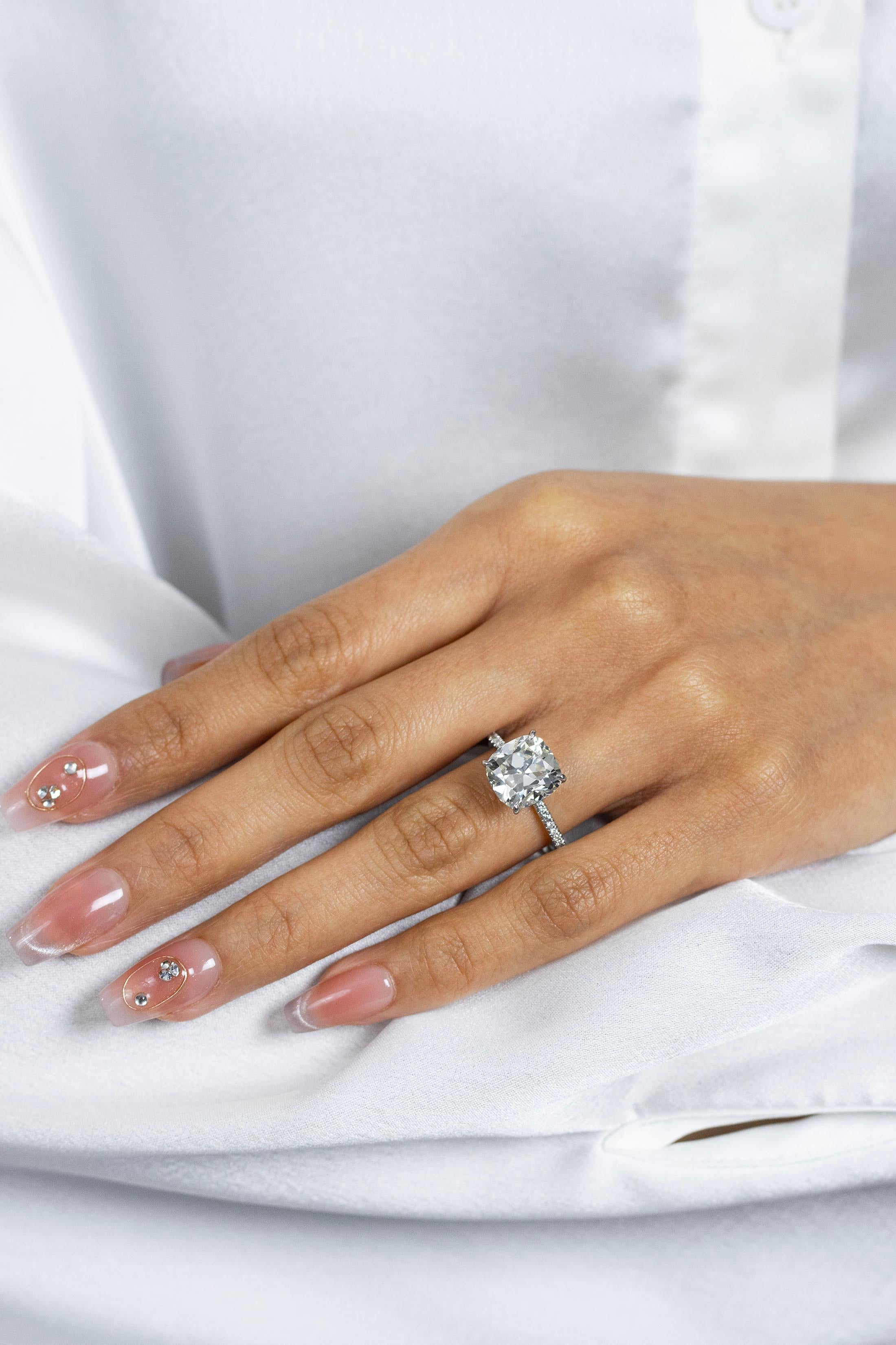 Roman Malakov Bague de fiançailles pavé de diamants taille vieille mine de 4,69 carats  Neuf - En vente à New York, NY