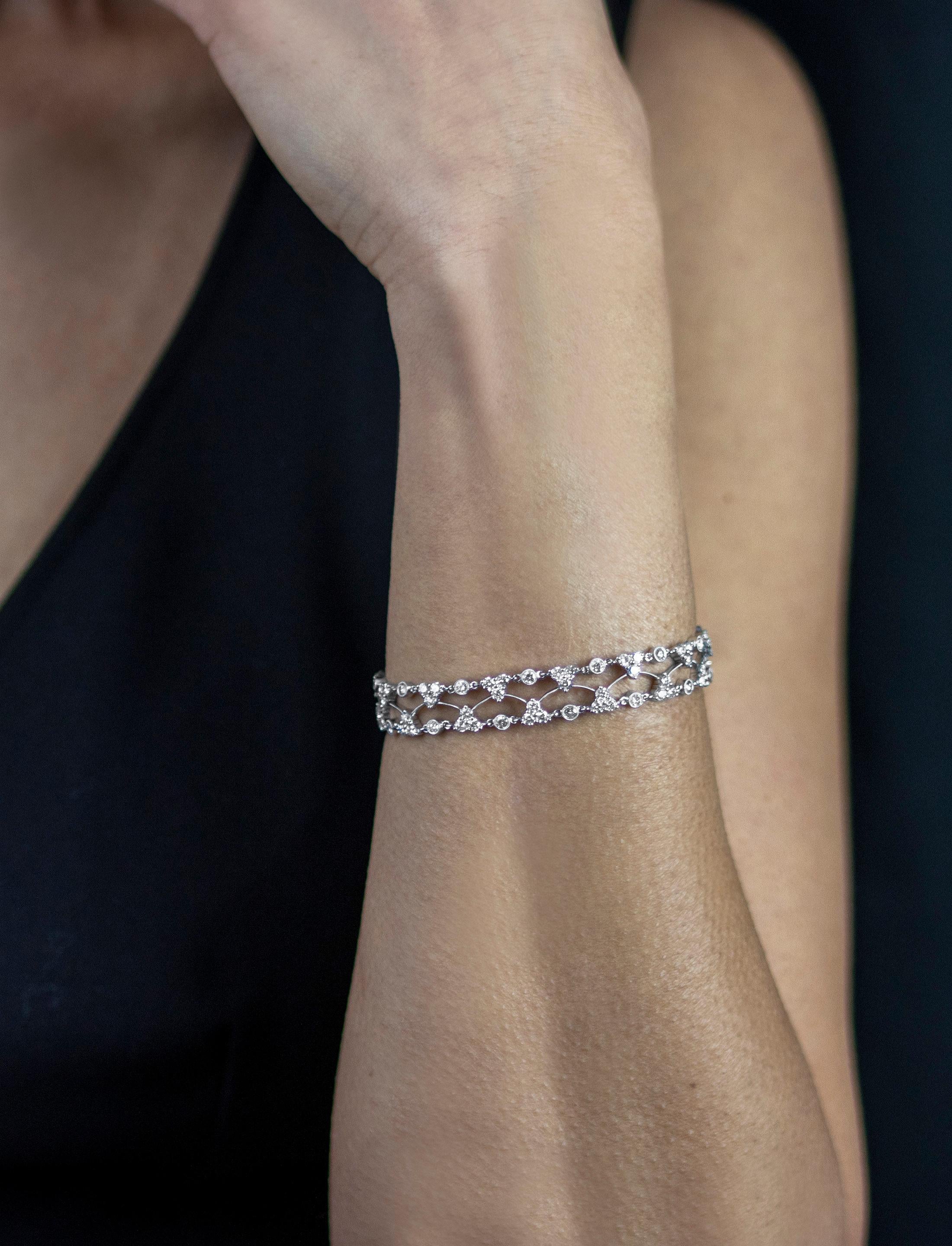 Roman Malakov Durchbrochenes Armband mit 4,75 Karat runden Brillanten im Gesamtschliff und runden Diamanten im Zustand „Neu“ im Angebot in New York, NY