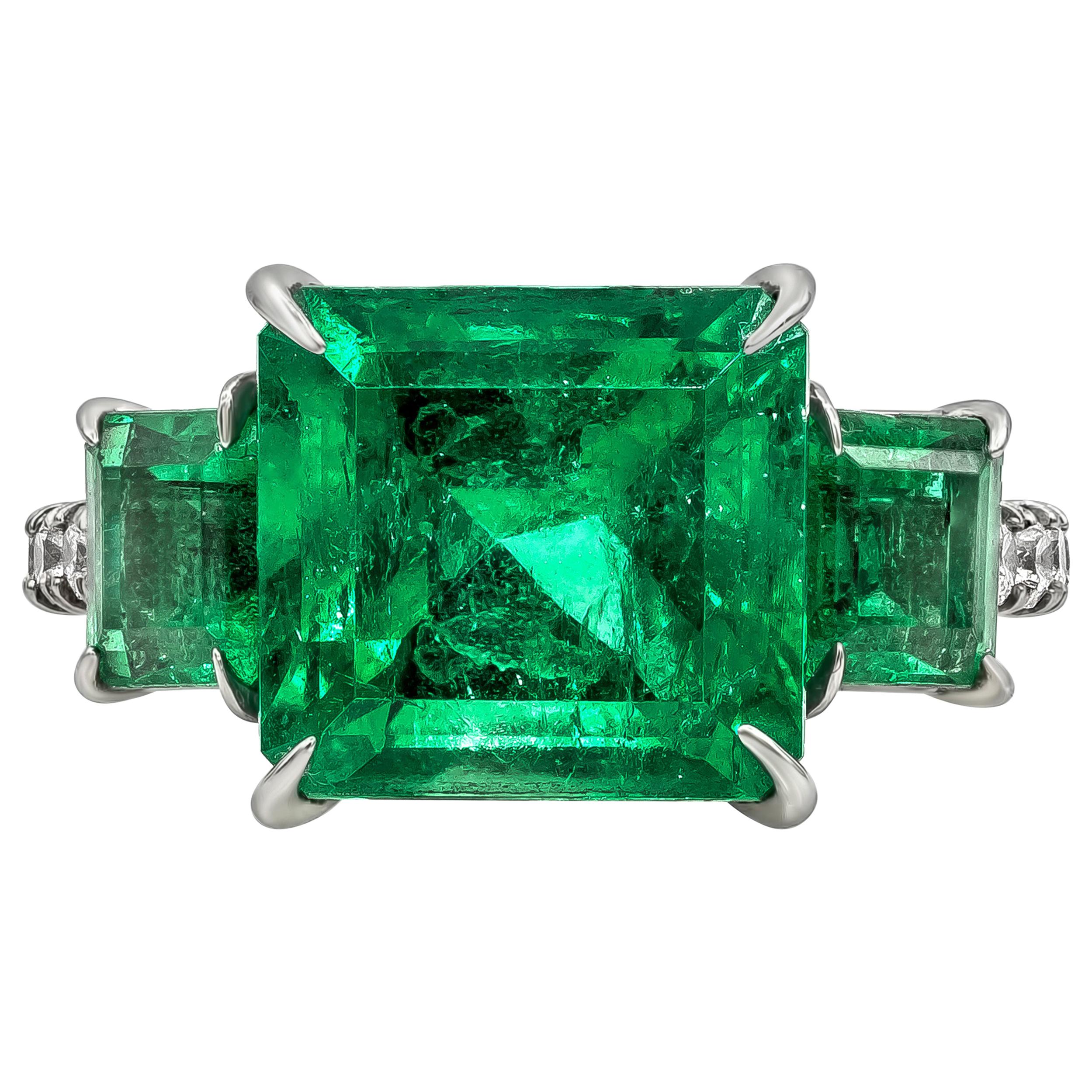 4,82 Karat Smaragdschliff Kolumbianischer Smaragd & Diamant Dreistein Verlobungsring