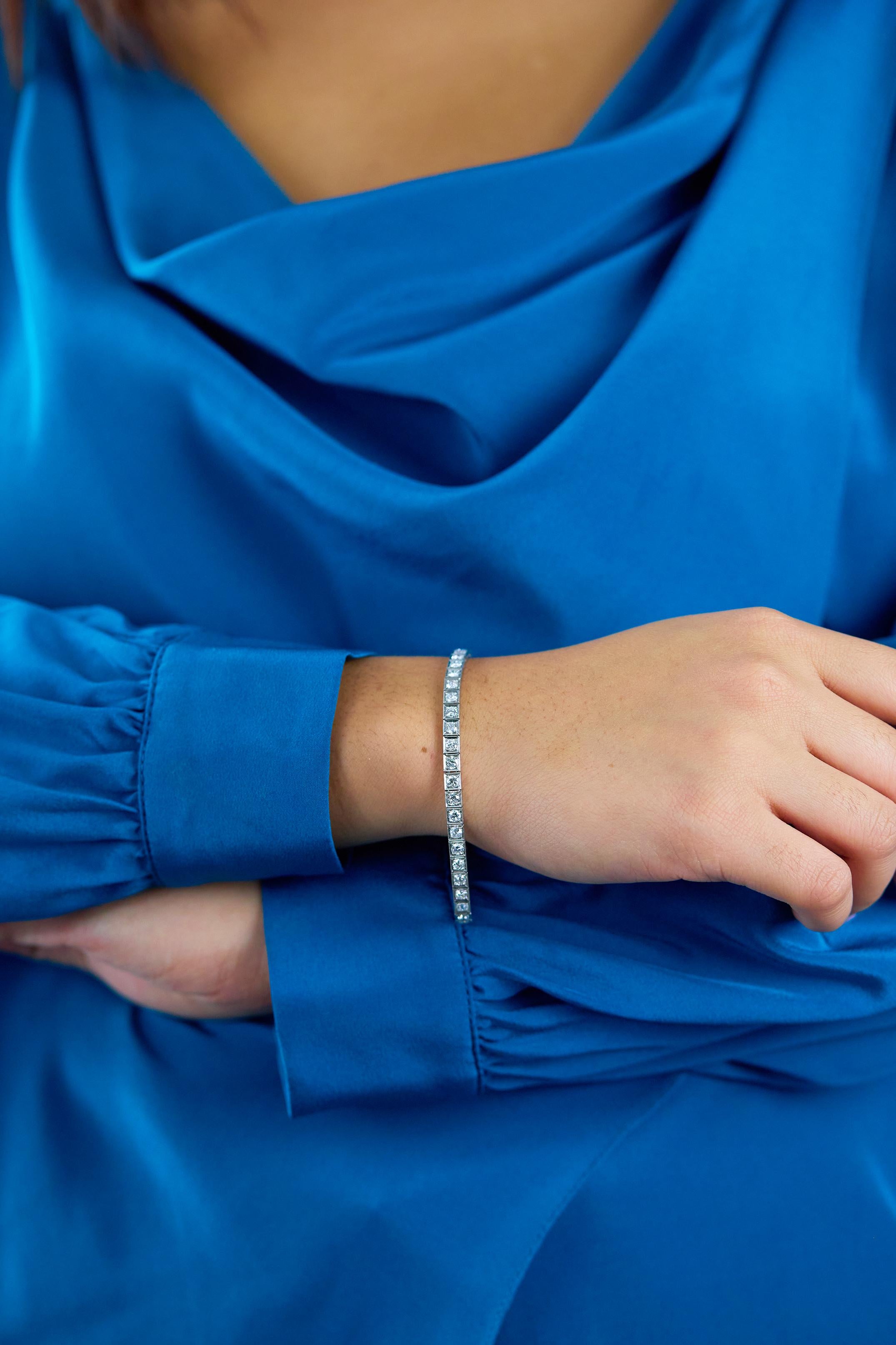 Antikes Tennisarmband aus Platin mit 4,85 Karat Diamanten im alteuropäischen Schliff (Art déco) im Angebot