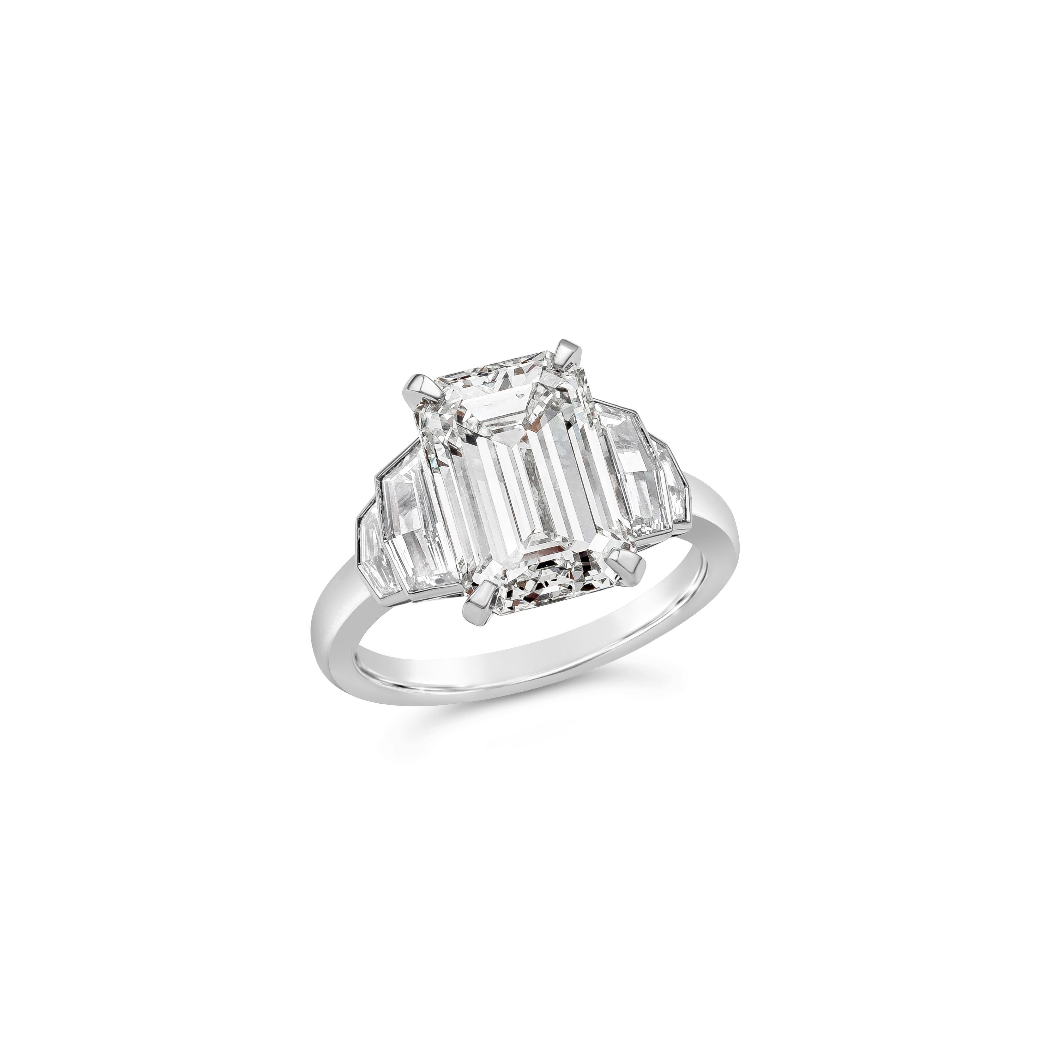 Roman Malakov, Verlobungsring mit drei Steinen, 5,01 Karat Diamant im Smaragdschliff (Zeitgenössisch) im Angebot