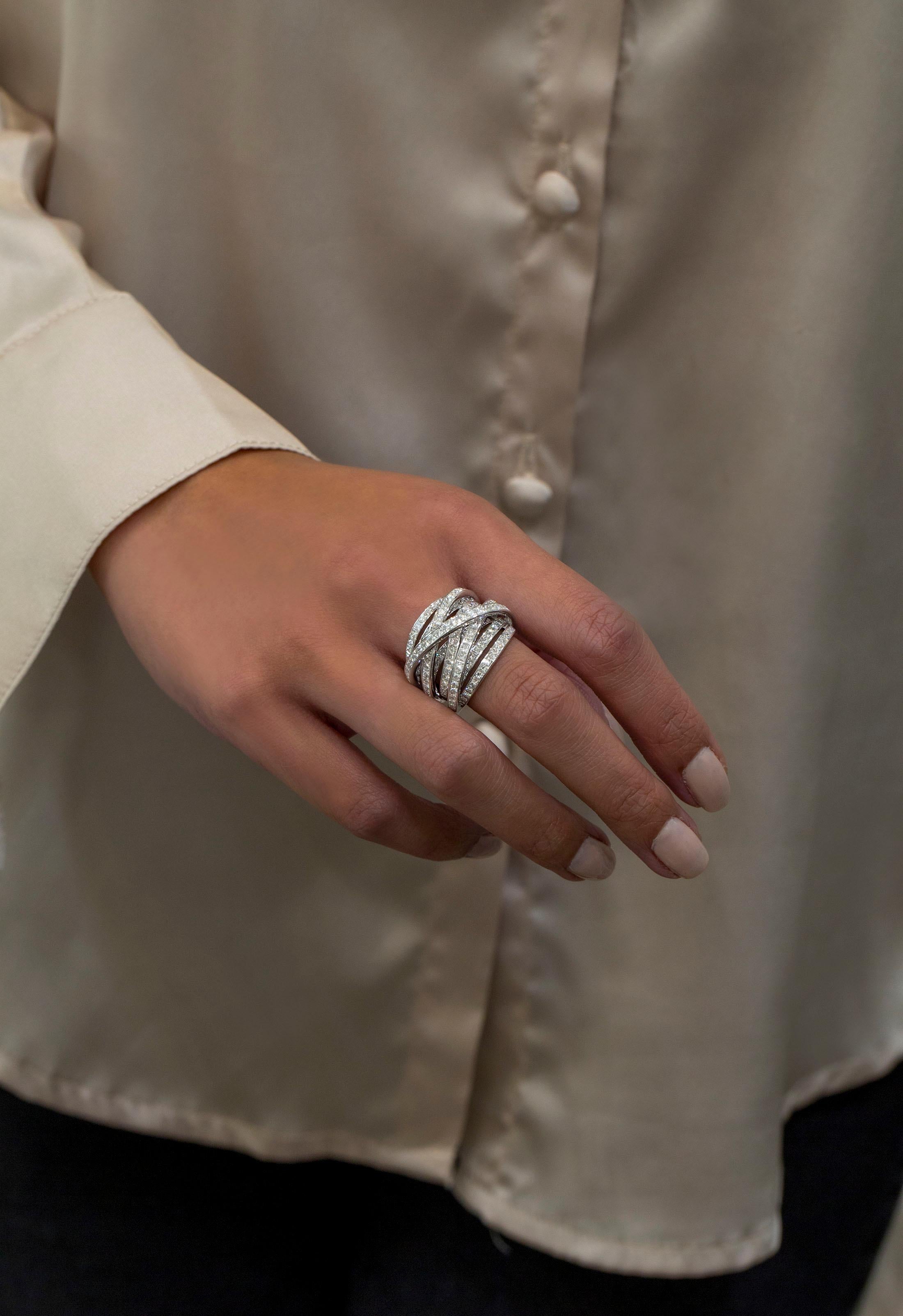 Women's Roman Malakov 5.10 Carats Princess Cut Diamond Intertwined Fashion Wide Ring For Sale