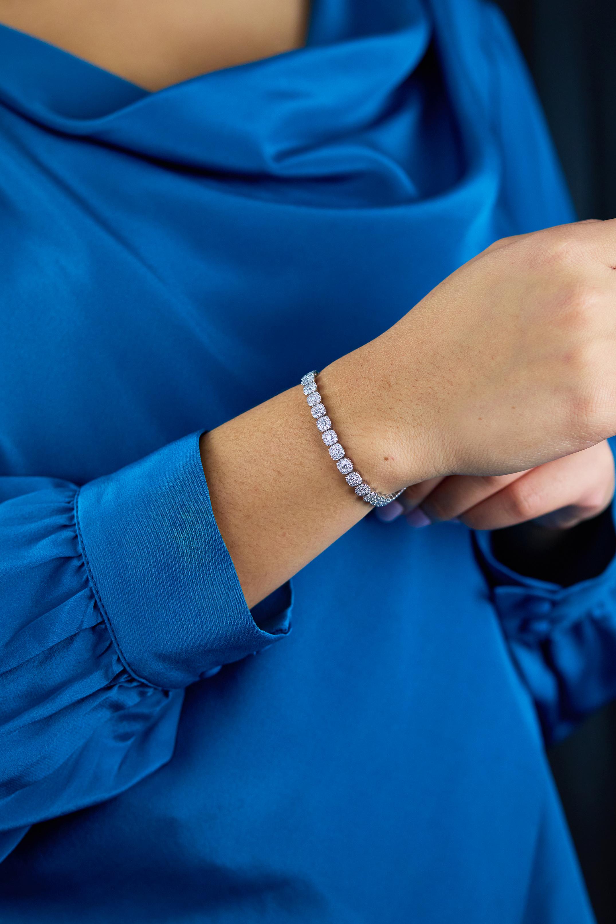 Taille ronde Roman Malakov Bracelet tennis avec diamants taille ronde de 5,13 carats au total, sertis d'illusion en vente