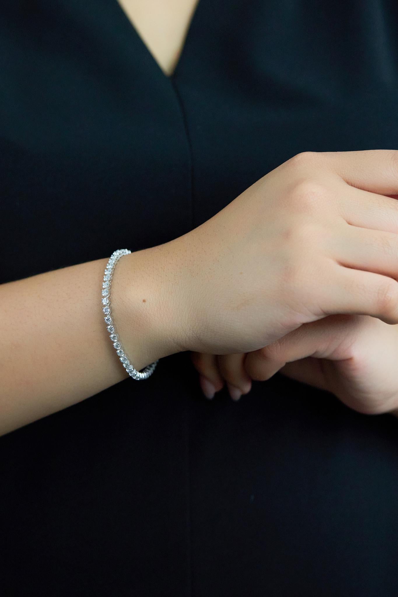 Women's or Men's Roman Malakov 5.17 Carat Brilliant Round Cut Diamond Three Prong Tennis Bracelet For Sale