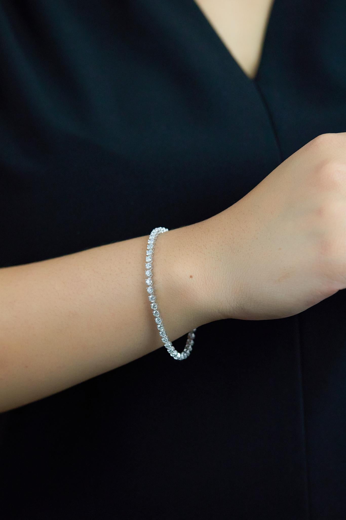 Roman Malakov 5.17 Carat Brilliant Round Cut Diamond Three Prong Tennis Bracelet For Sale 1