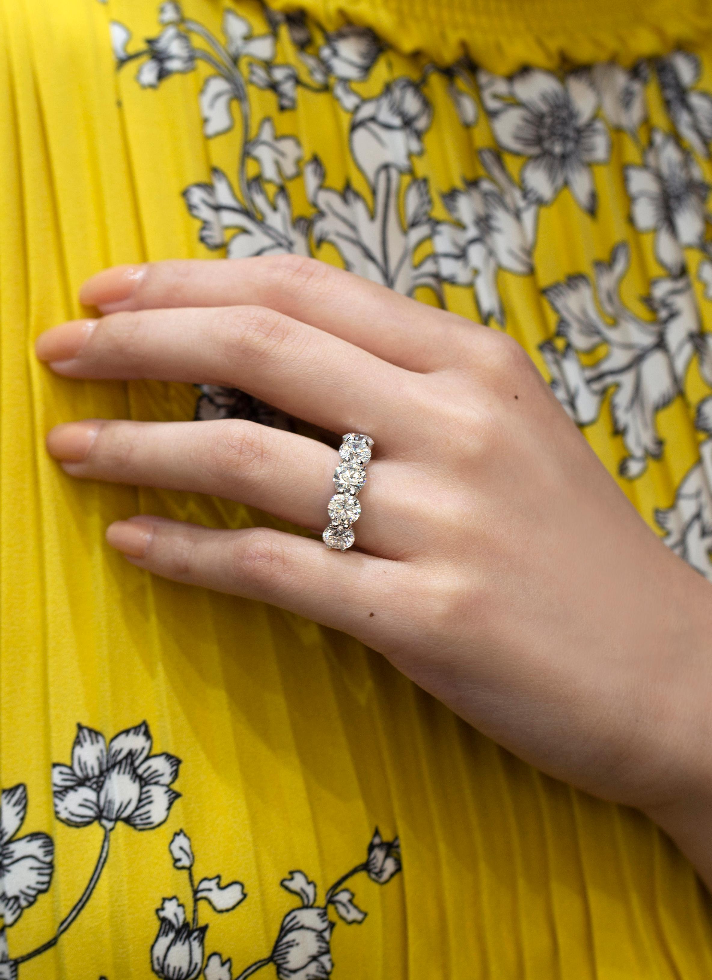 Roman Malakov Alianza de boda de diamantes talla redonda de 5,28 quilates y cinco piedras Corte redondo en venta