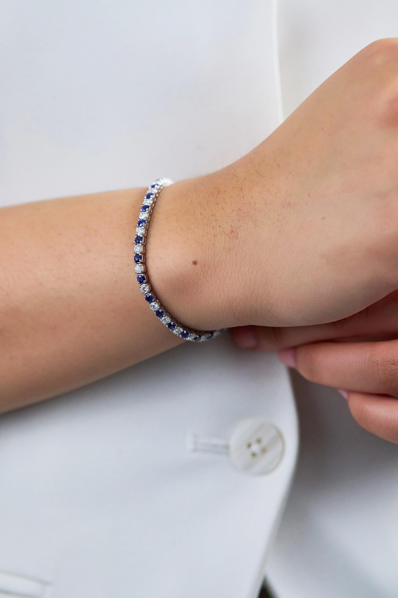 Contemporaneo Roman Malakov Bracciale tennis con zaffiri e diamanti alternati da 5,30 carati totali in vendita