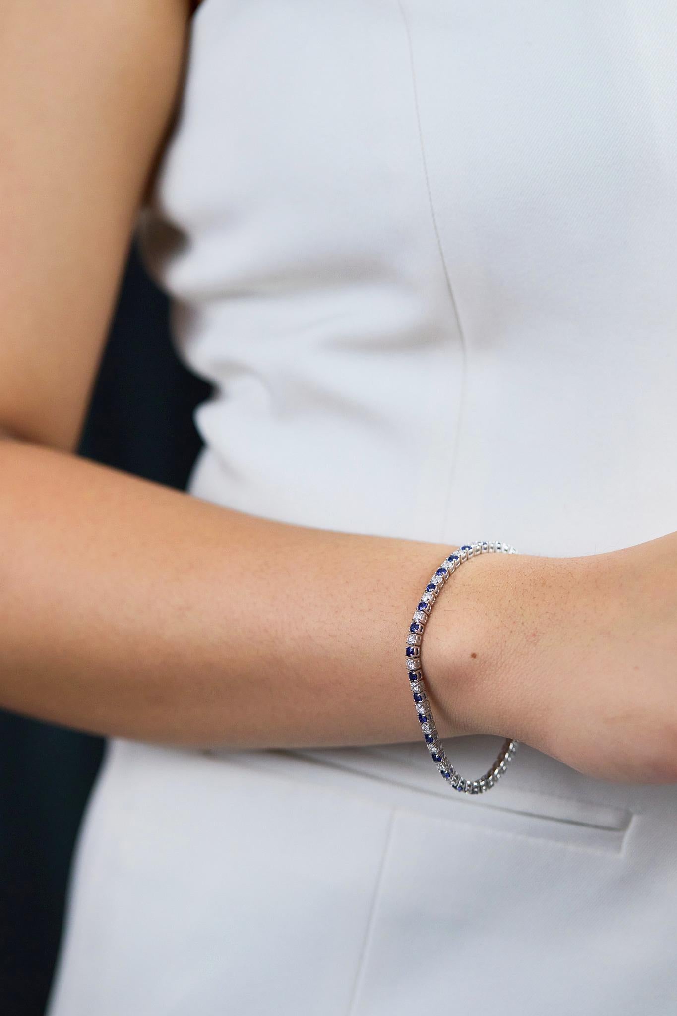 Roman Malakov Bracciale tennis con zaffiri e diamanti alternati da 5,30 carati totali In condizioni Nuovo in vendita a New York, NY
