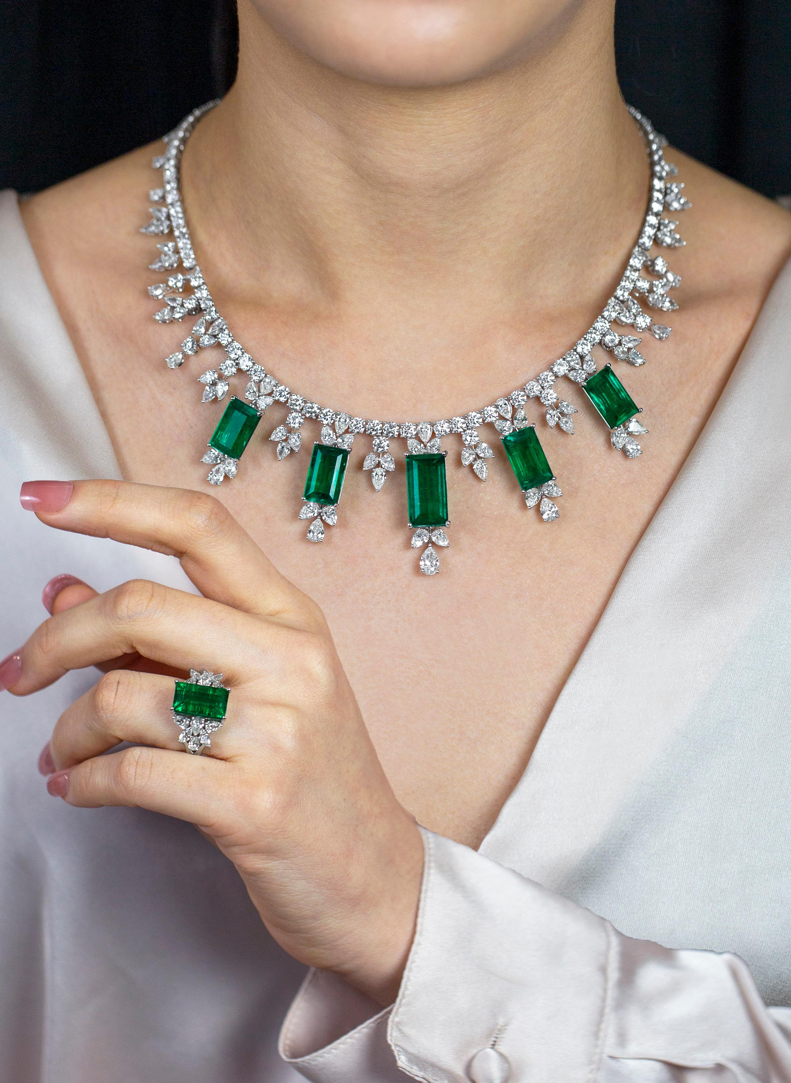 Roman Malakov 5.40 Carat Colombian Green Emerald Fashion Ring For Sale 5