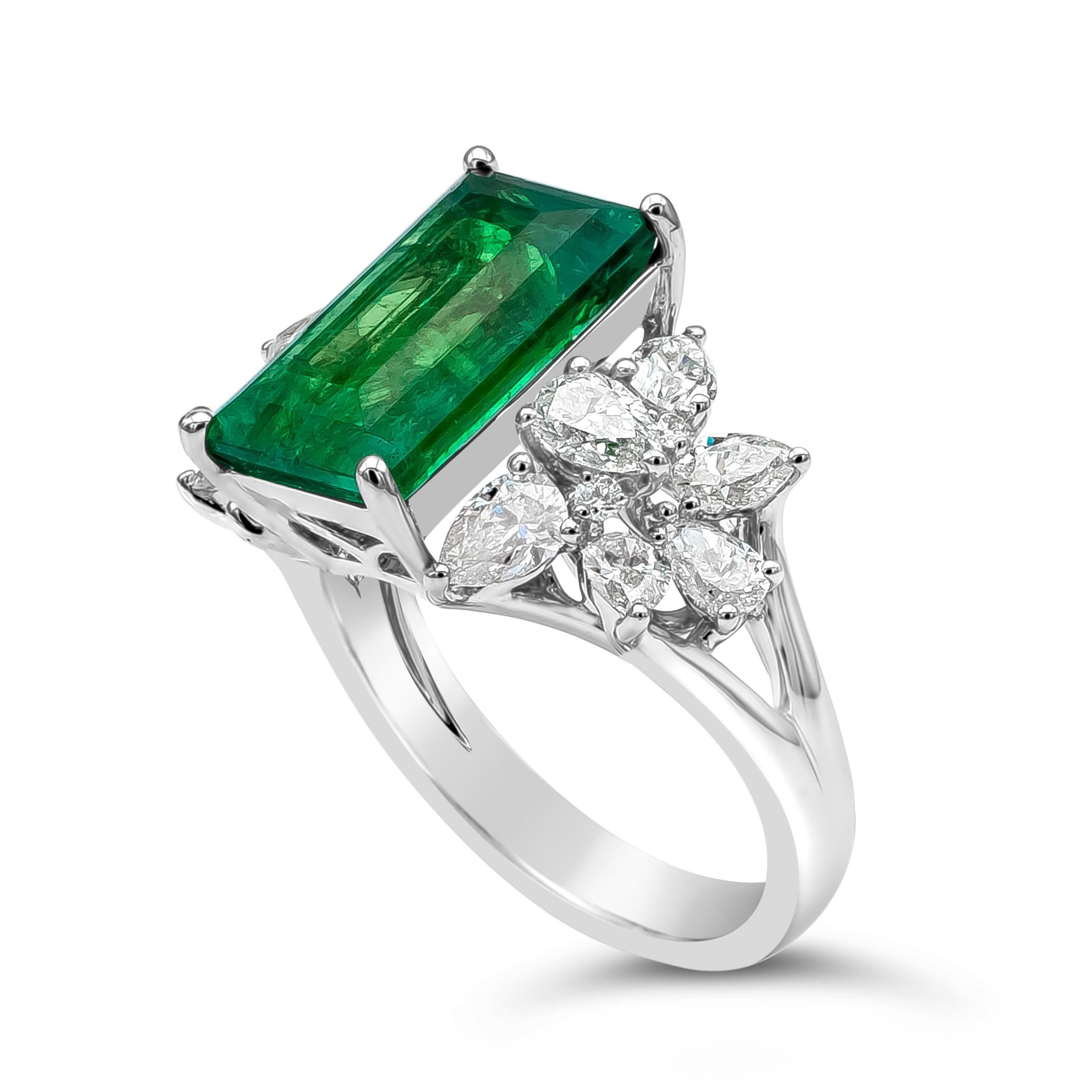 Contemporary Roman Malakov 5.40 Carat Colombian Green Emerald Fashion Ring For Sale