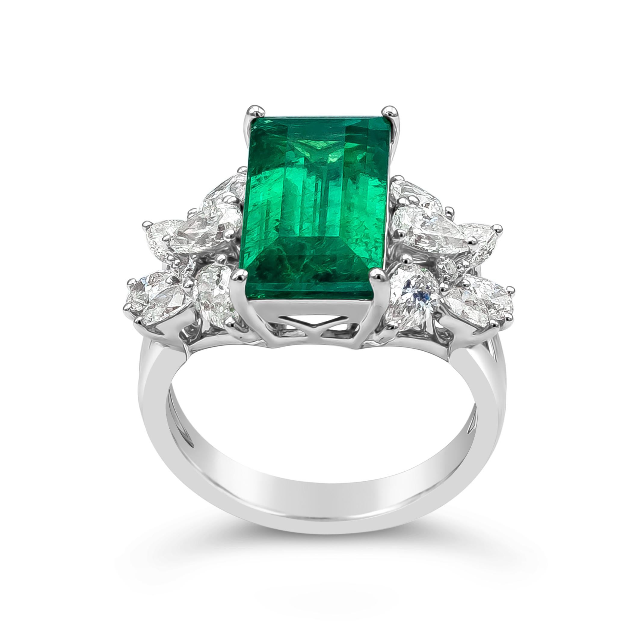 Women's Roman Malakov 5.40 Carat Colombian Green Emerald Fashion Ring For Sale