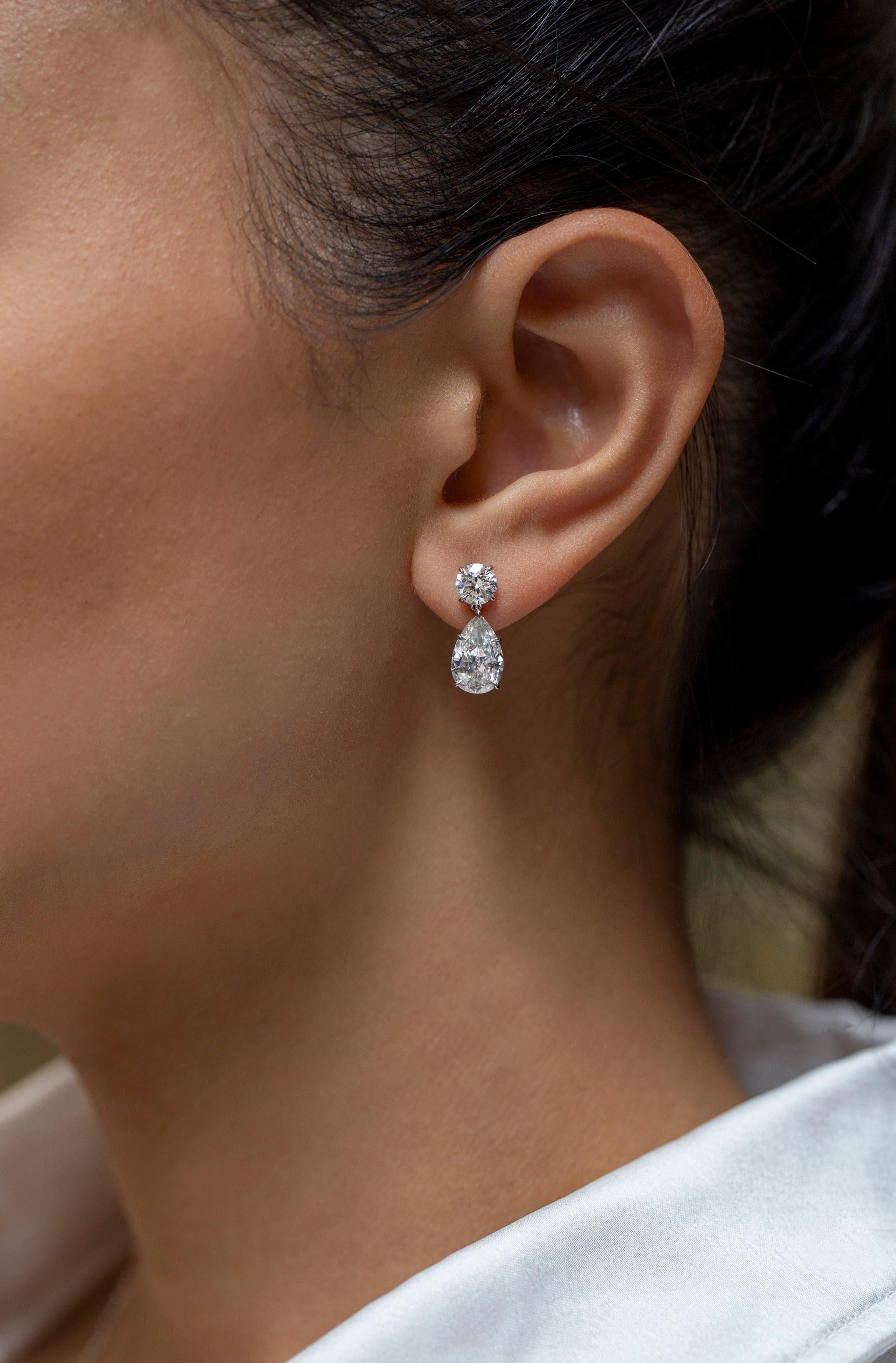 Taille poire Boucles d'oreilles pendantes certifiées GIA de 5,43 carats de diamants poires et ronds en vente