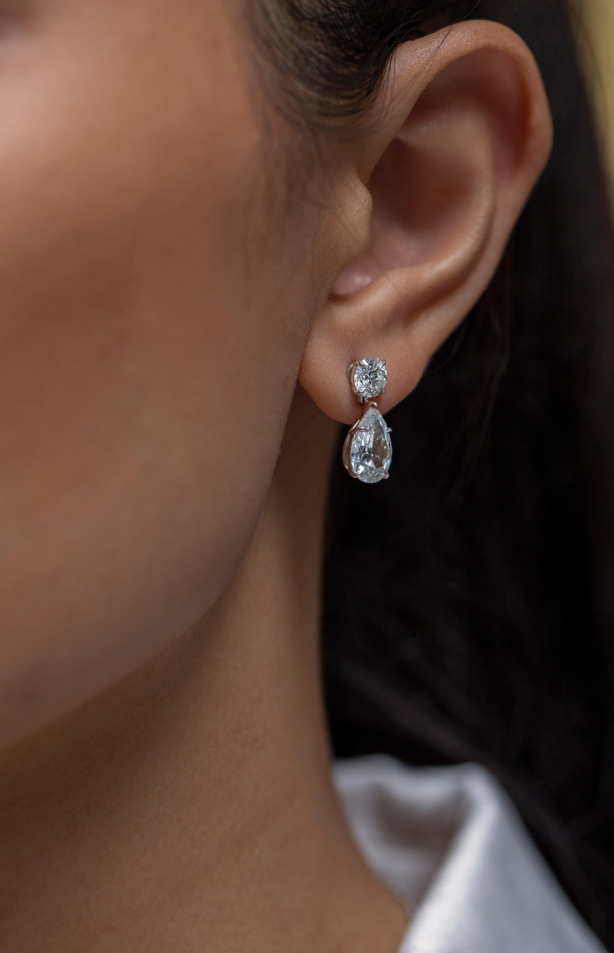 Boucles d'oreilles pendantes certifiées GIA de 5,43 carats de diamants poires et ronds Pour femmes en vente