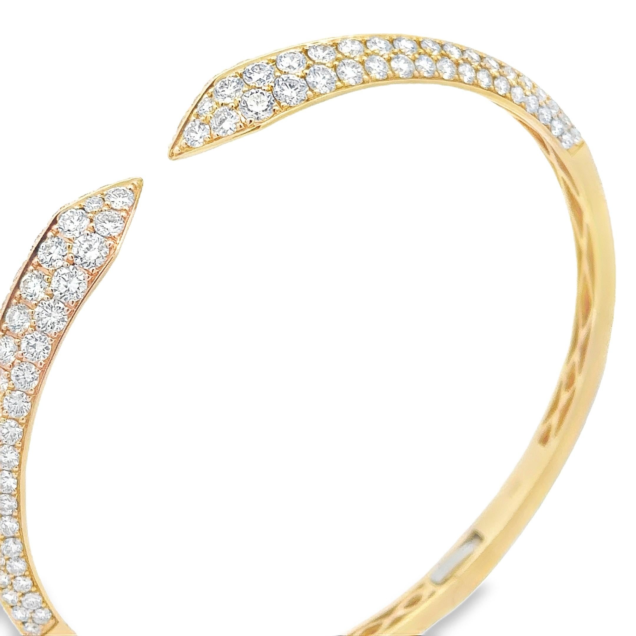Roman Malakov Diamonds 5,47 carati totali taglio rotondo brillante Bracciale Bangle In condizioni Nuovo in vendita a New York, NY