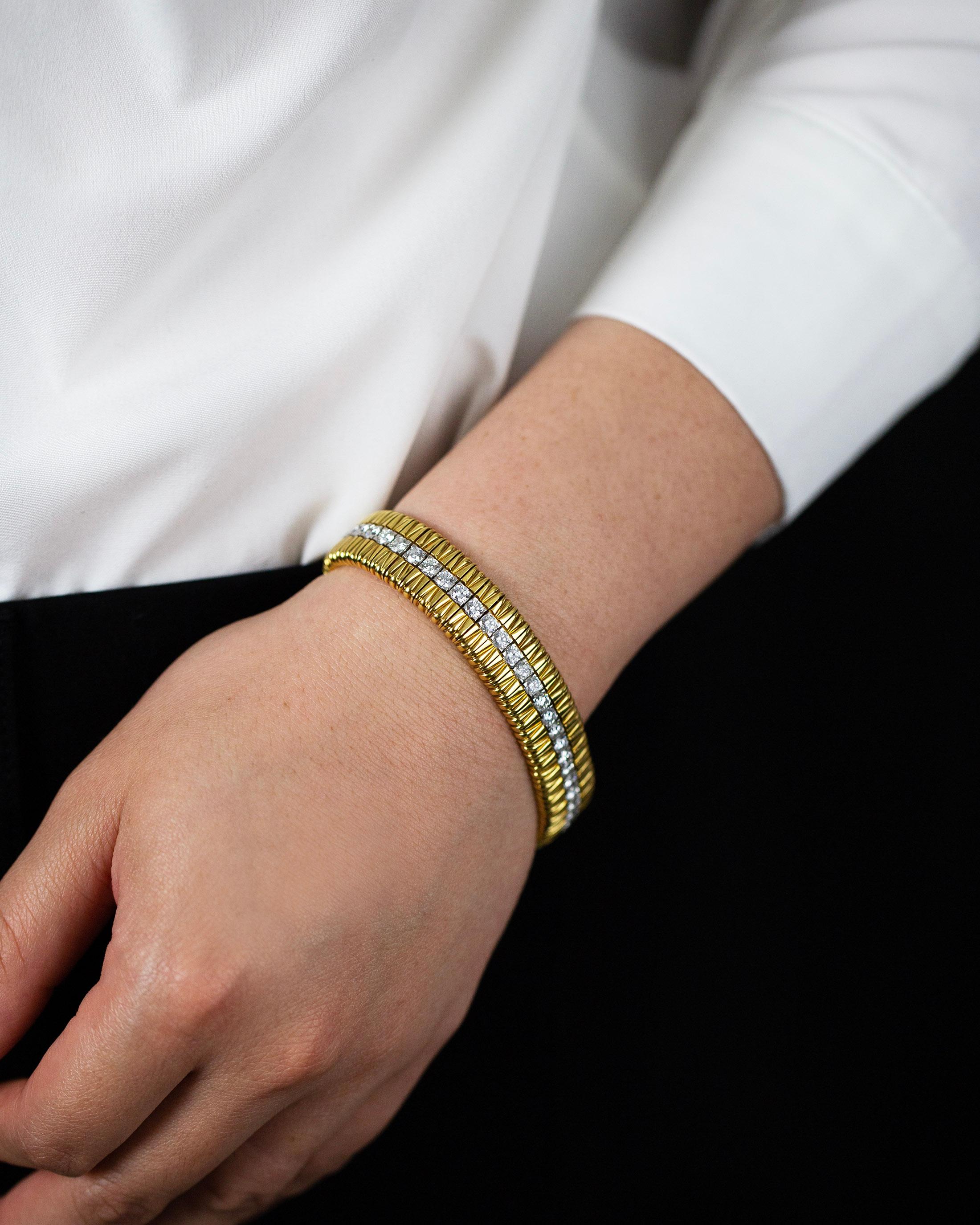 Bracelet à la mode en or jaune avec diamants brillants de forme ronde de 5,68 carats au total  Excellent état - En vente à New York, NY