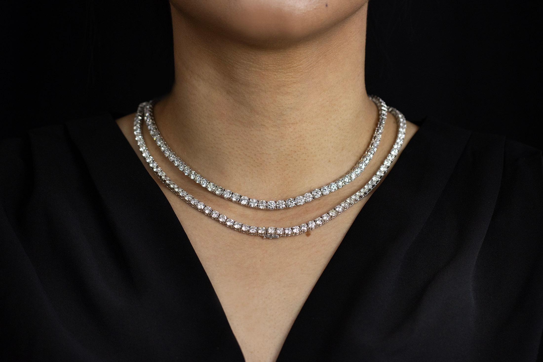 56,88 Karat insgesamt runder Diamant im Brillantschliff Vier-Way Riviera Tennis Halskette (Rundschliff)