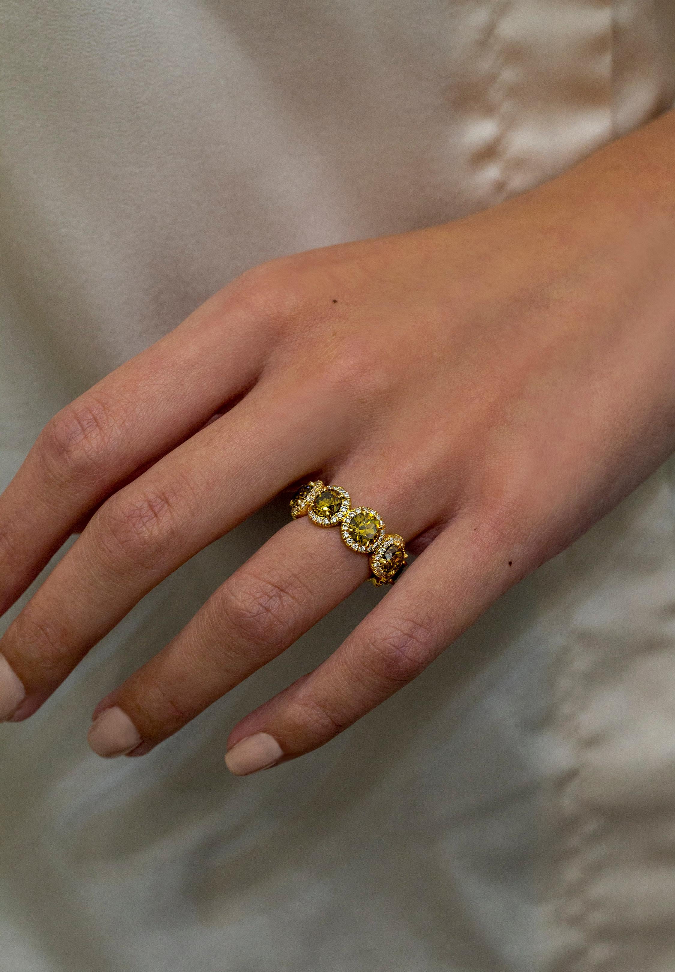 Taille ronde Roman Malakov, bague d'éternité halo de diamants de couleur naturelle de 6,55 carats en vente