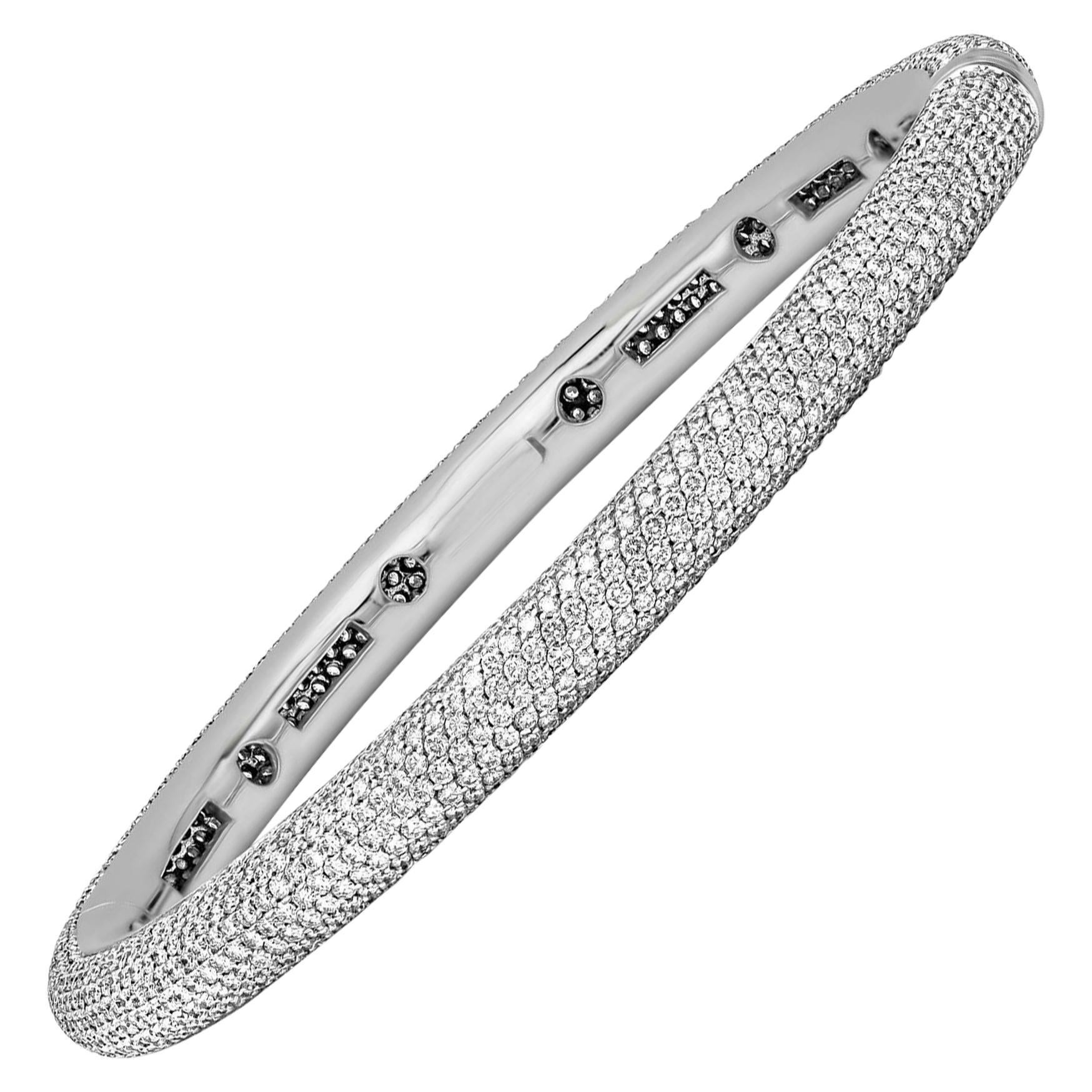 Roman Malakov 5.78 Carats Total Brilliant Round Diamond Pave Bangle Bracelet For Sale