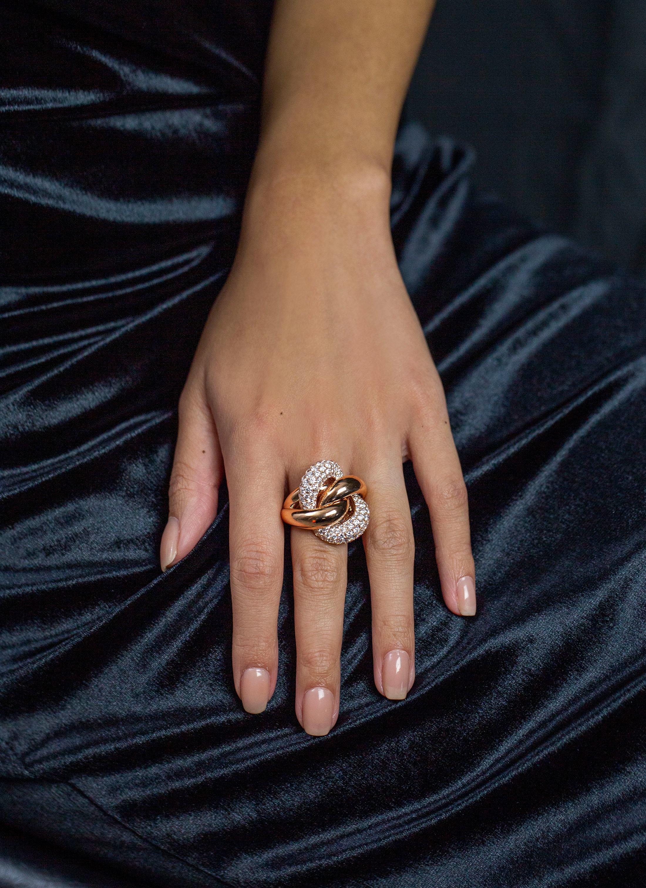 Round Cut Roman Malakov 5.80 Carats Total Brilliant Round Diamond Intertwined Fashion Ring For Sale