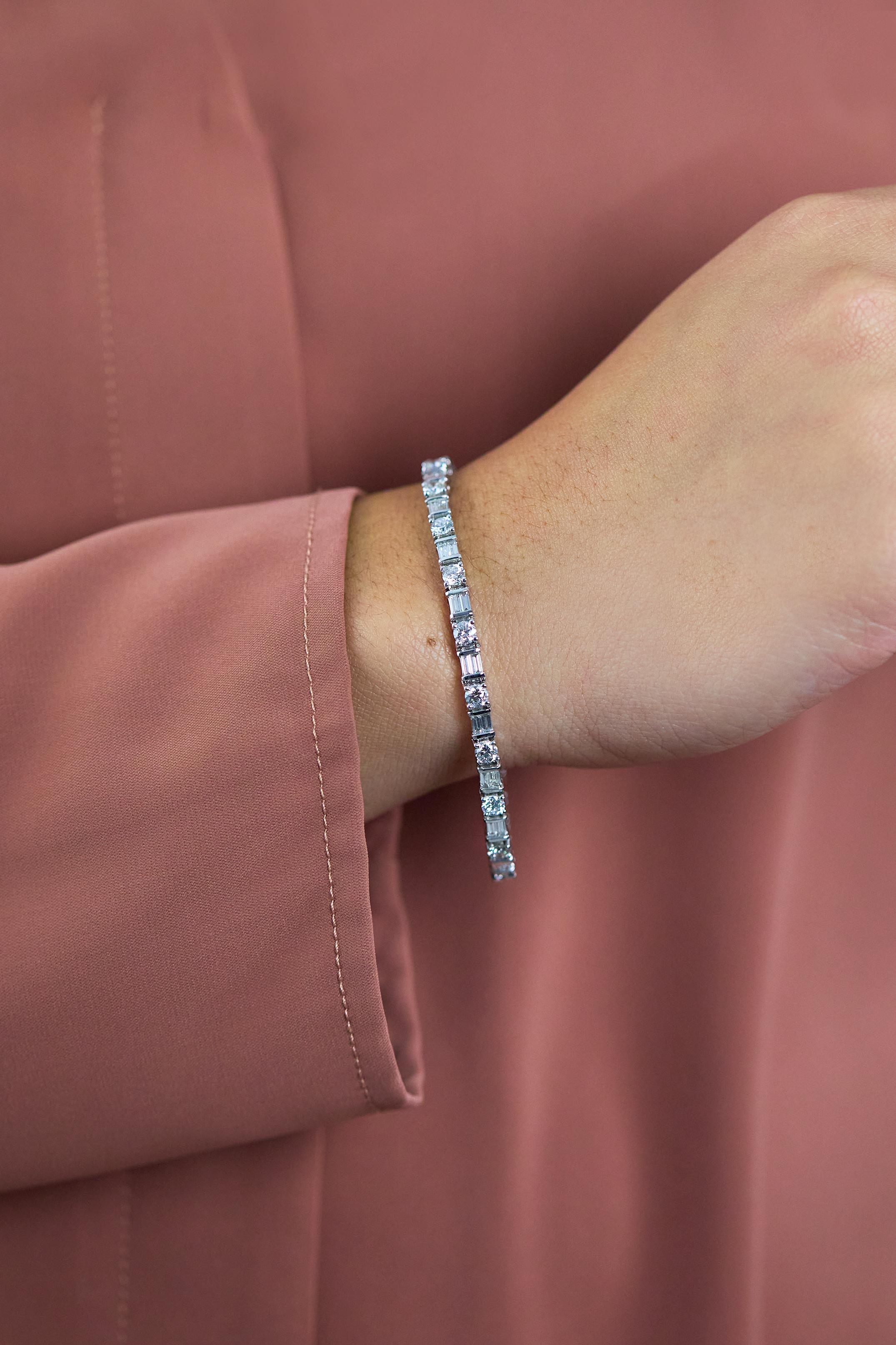Roman Malakov, Tennisarmband mit 5,82 Karat abwechselnd gemischtem Diamanten im Mischschliff (Zeitgenössisch) im Angebot