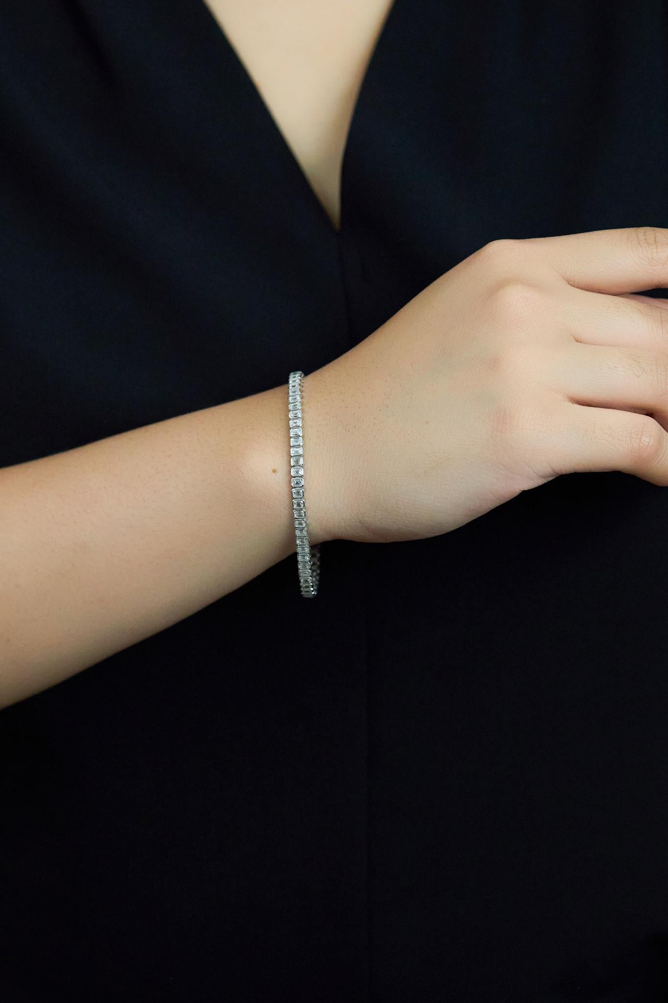 Femenino o masculino Roman Malakov Pulsera de tenis con diamantes talla esmeralda de 5,94 quilates totales engastados en bisel en venta